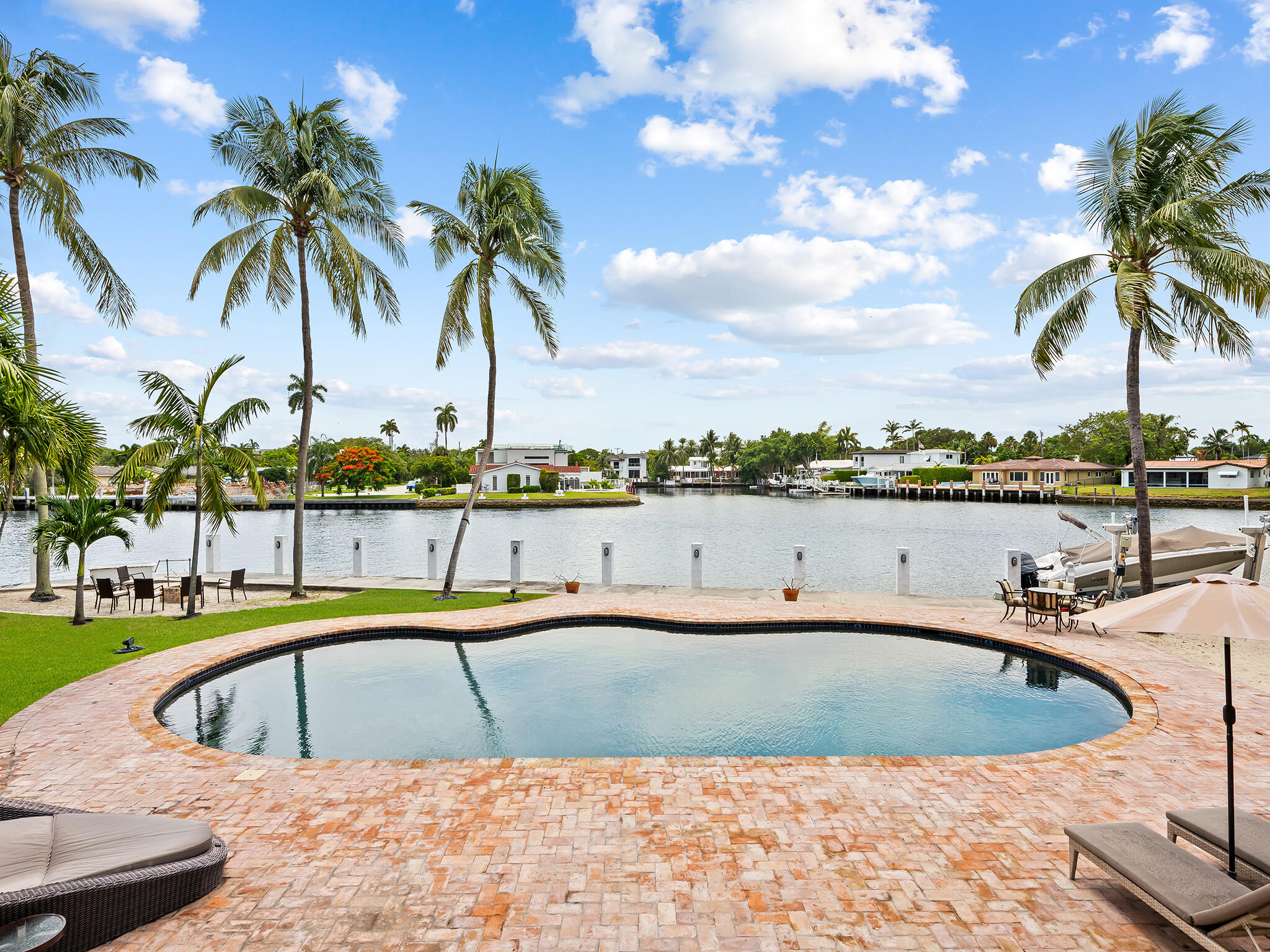 2101 MIDDLE RIVER Drive