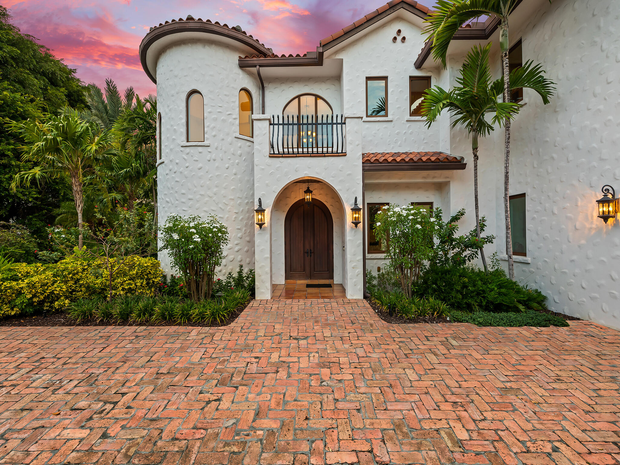 2101 MIDDLE RIVER Drive