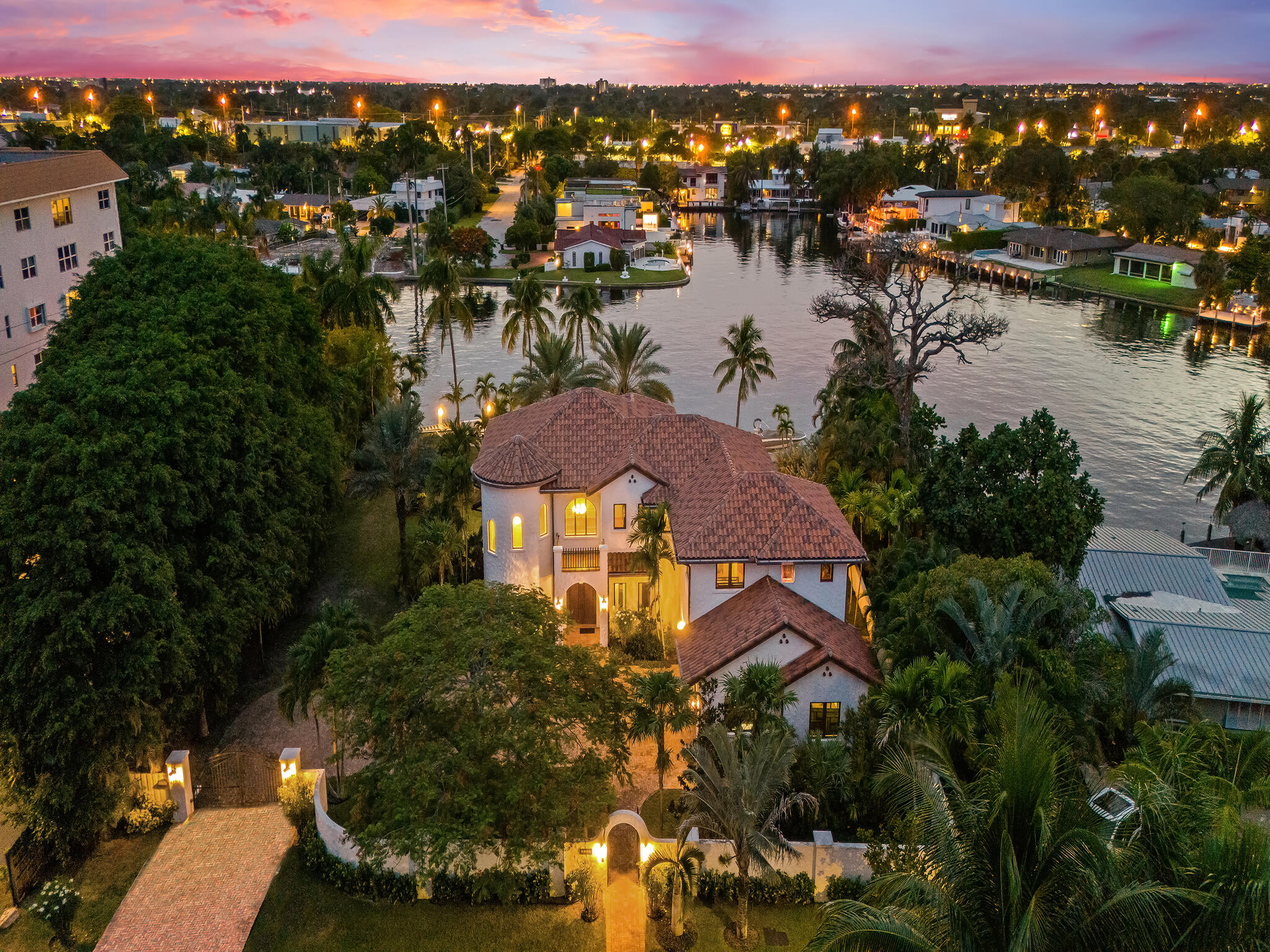 2101 MIDDLE RIVER Drive