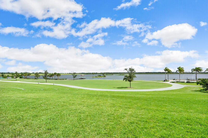 19552 Broad Shore Walk