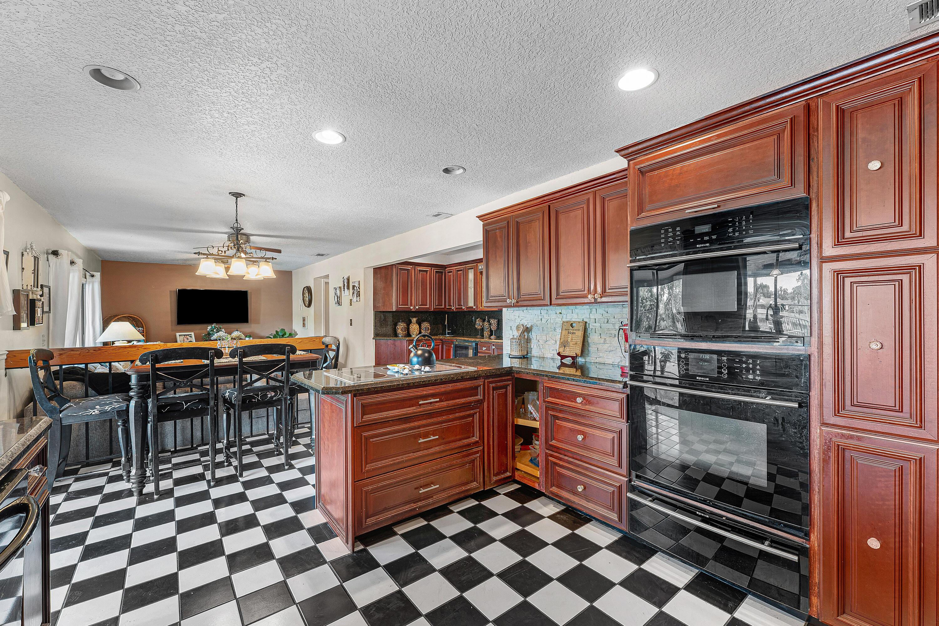 1726 TREEHAVEN Court
