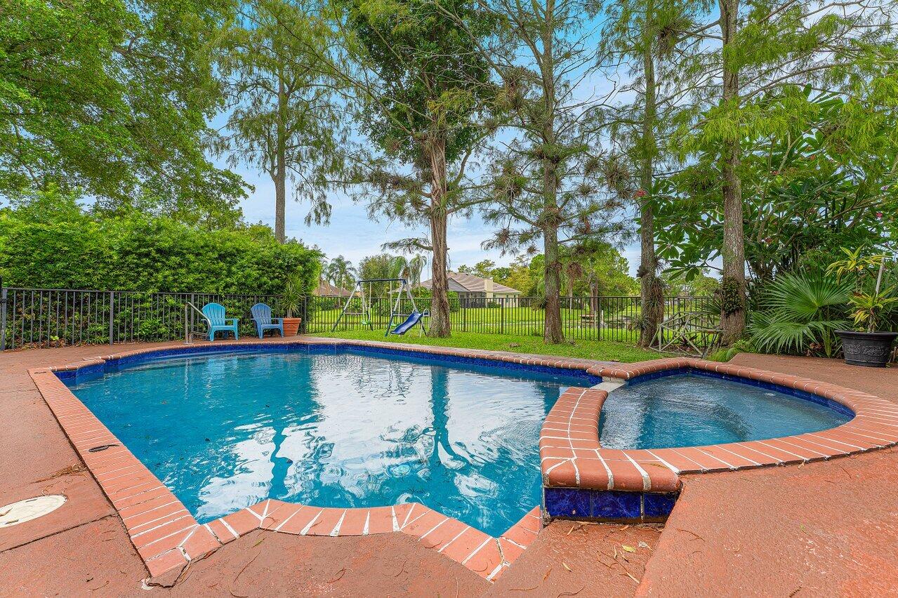 1726 TREEHAVEN Court
