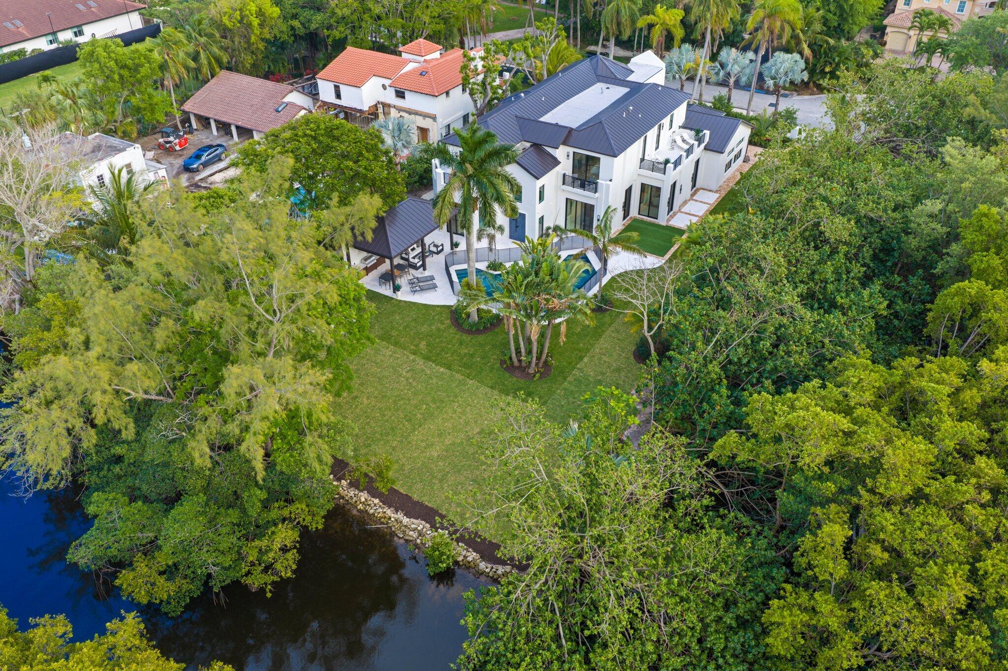 23 COCONUT Lane