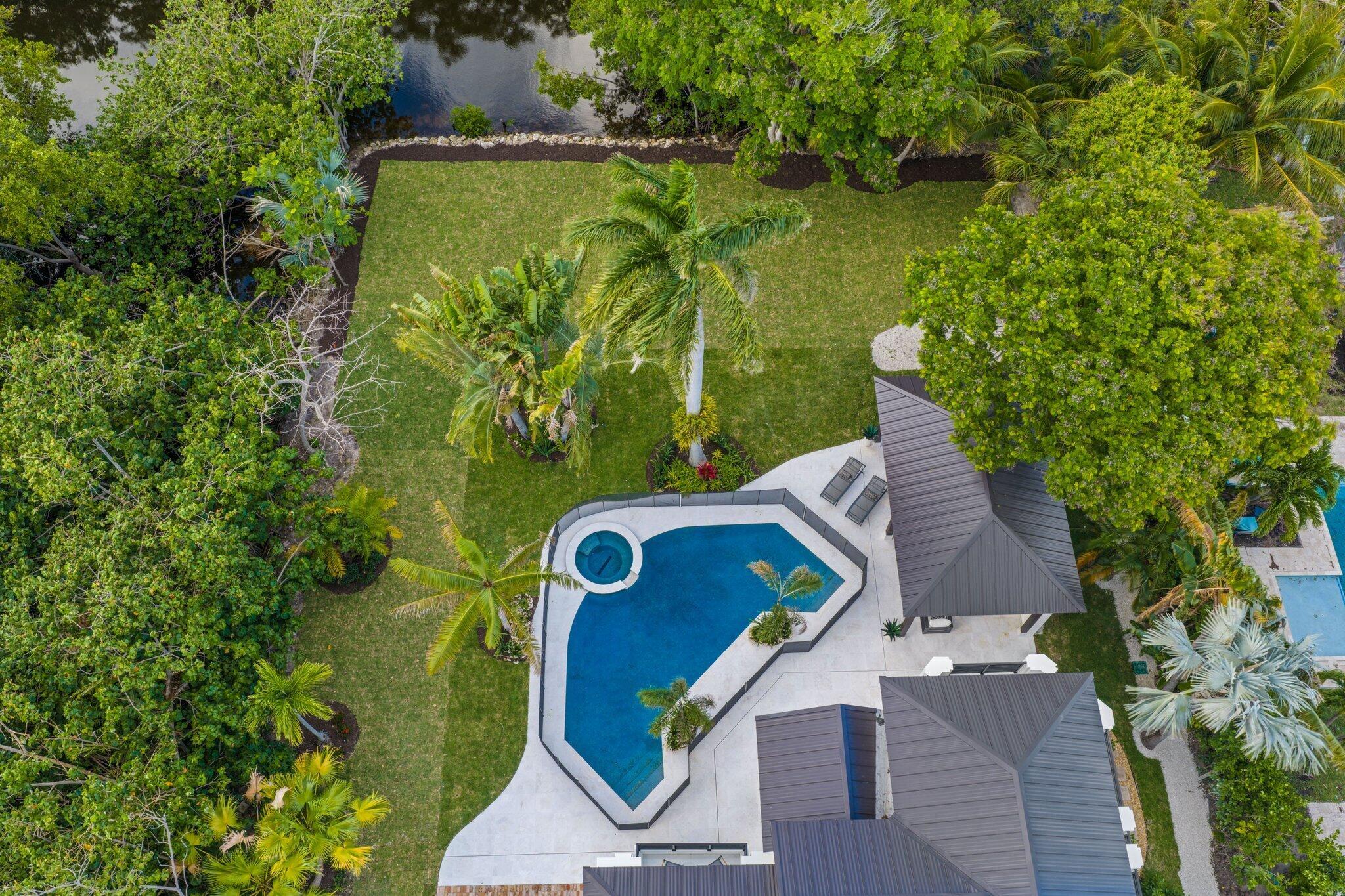 23 COCONUT Lane