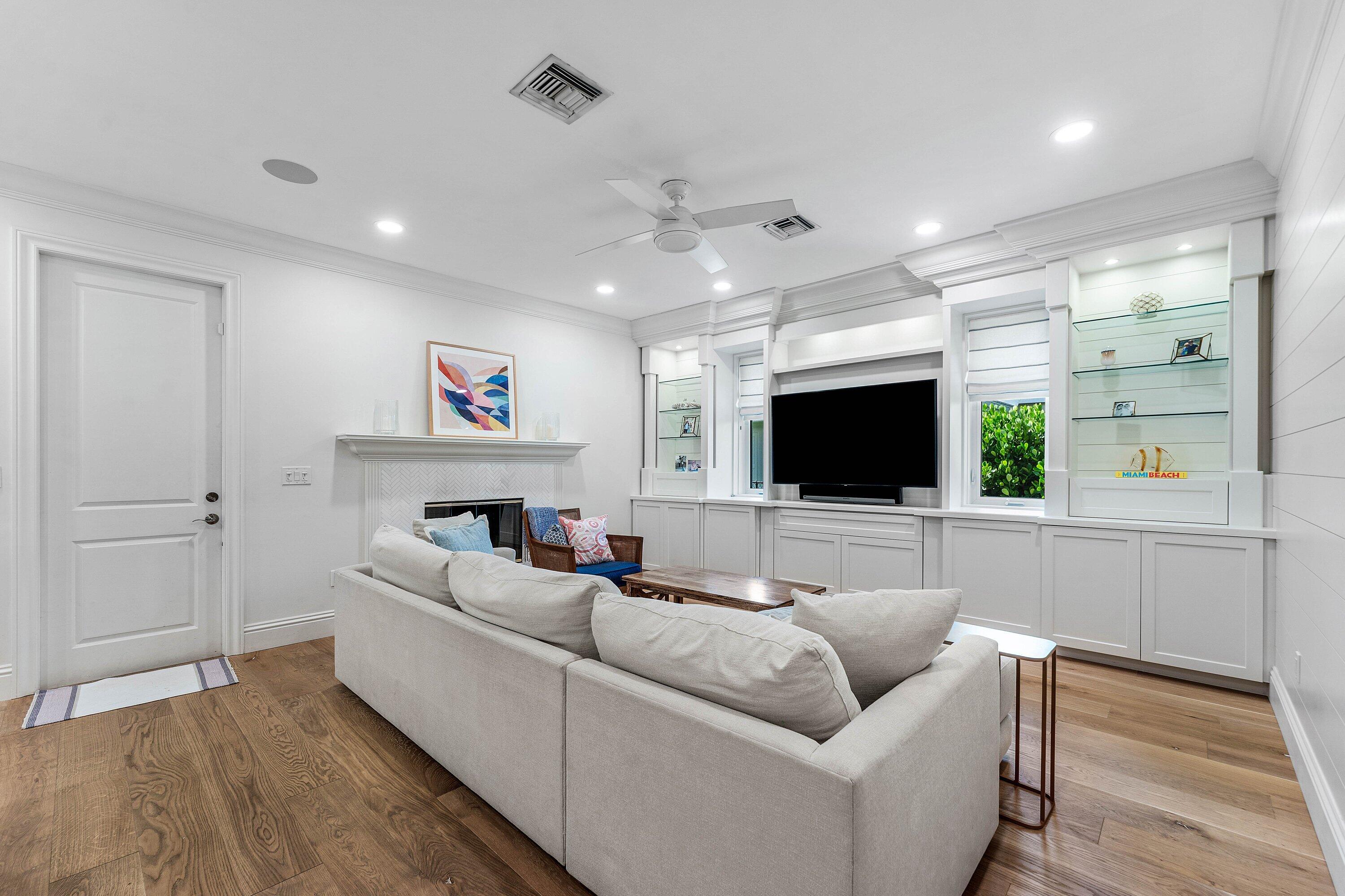 1022 WALNUT Terrace