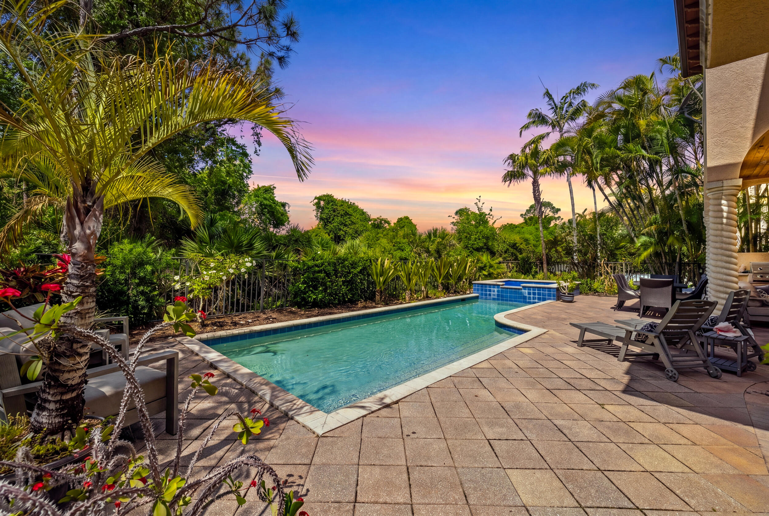 104 TULIP TREE Court