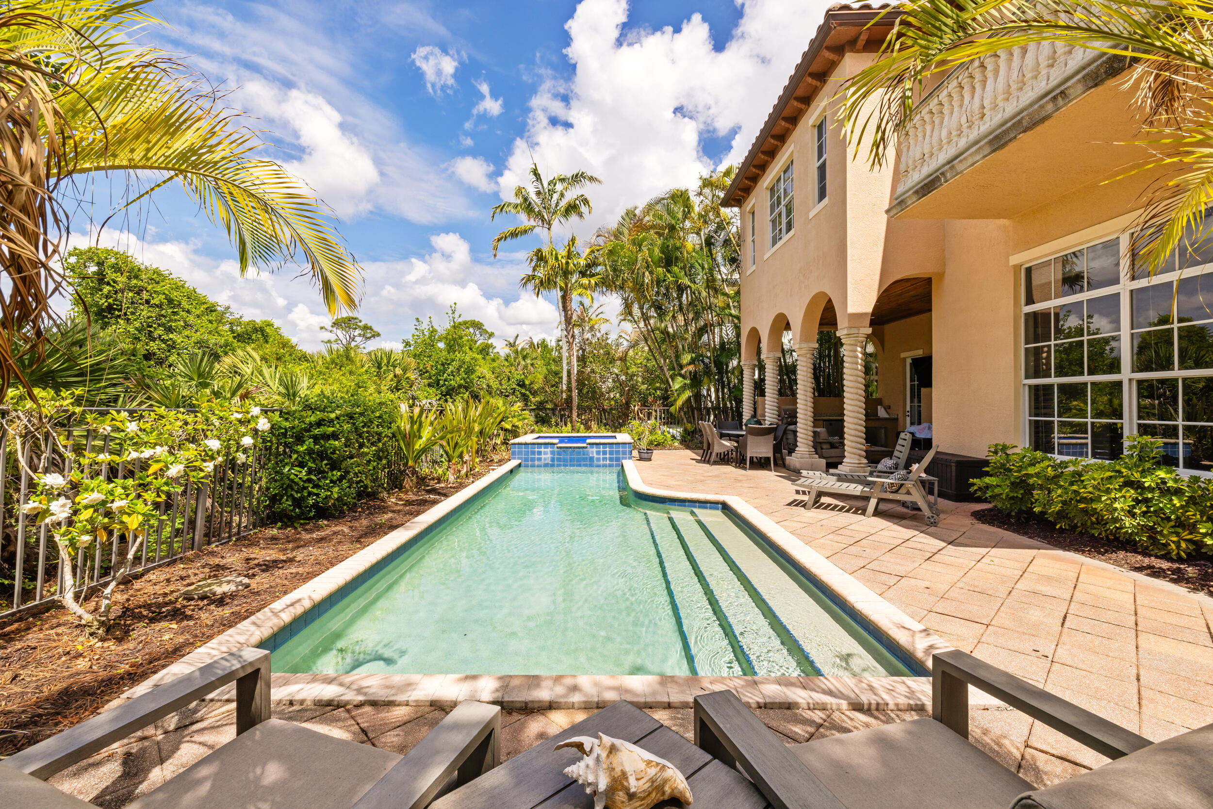 104 TULIP TREE Court