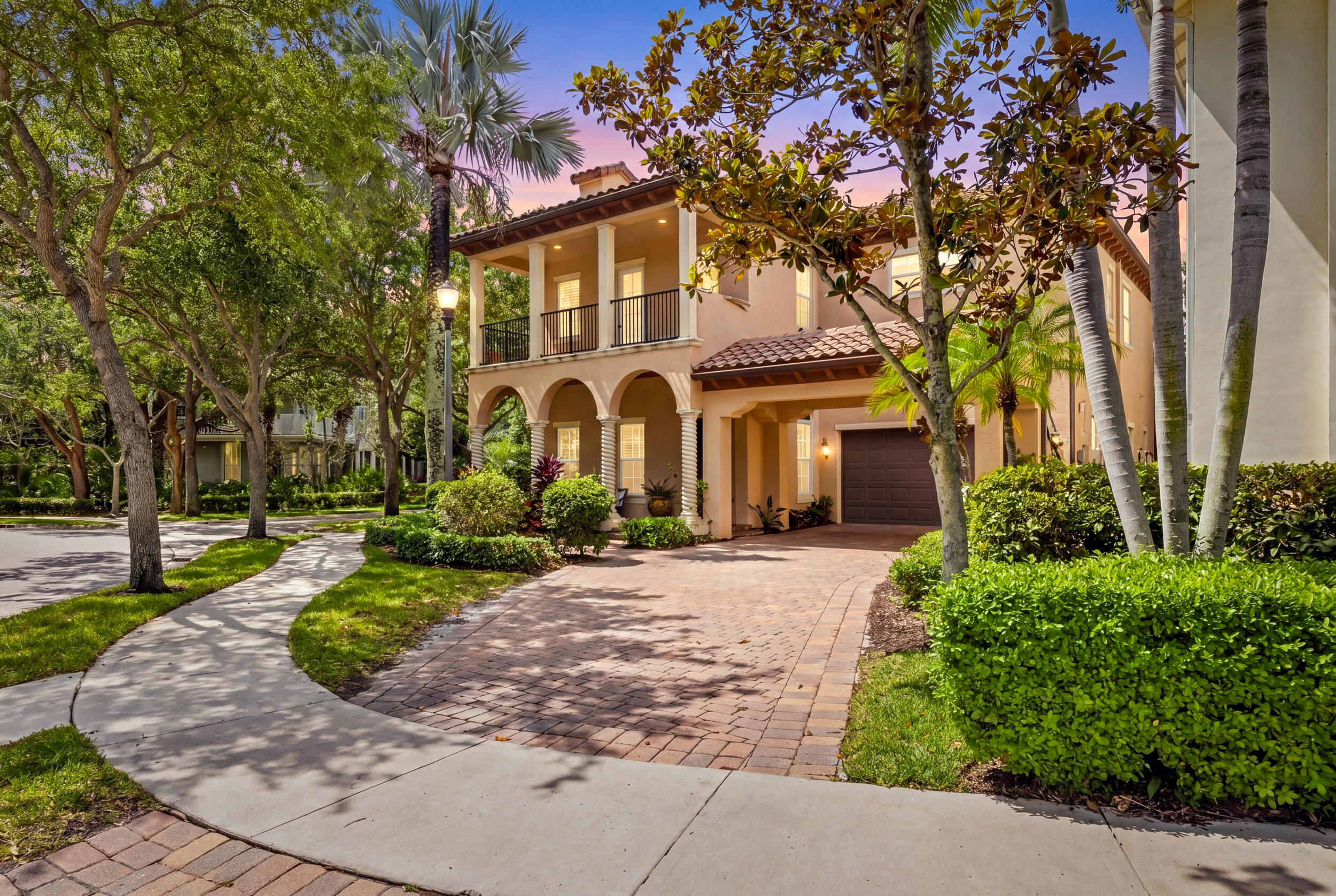 104 TULIP TREE Court