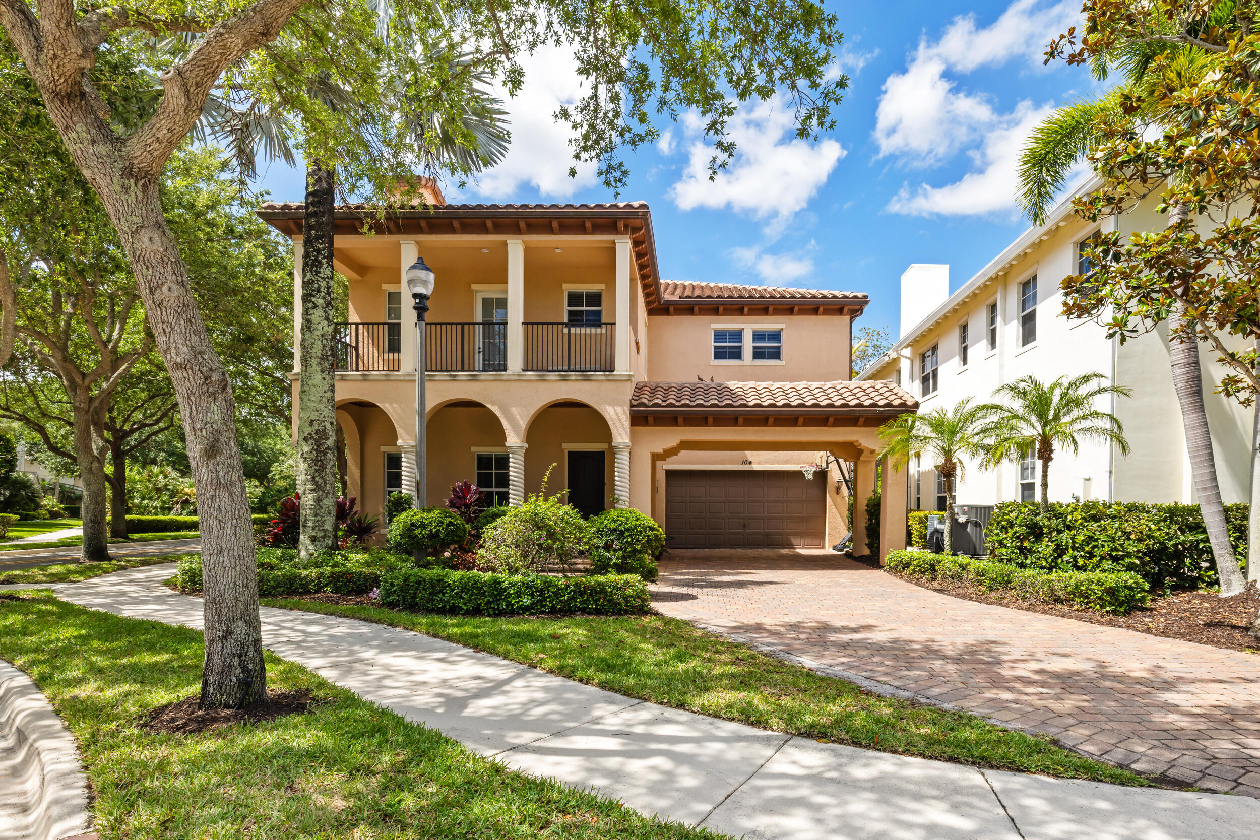 104 TULIP TREE Court