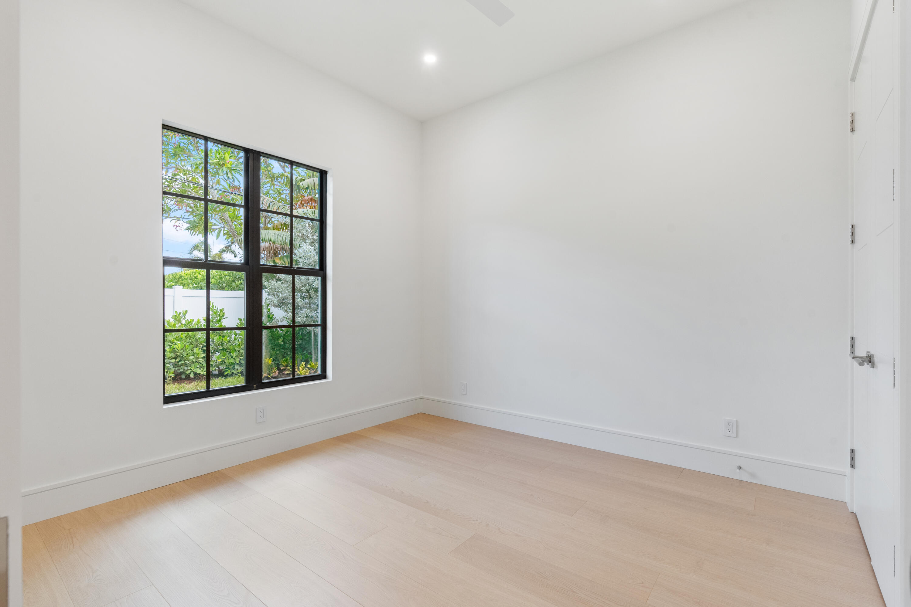 727 SW 28TH Avenue