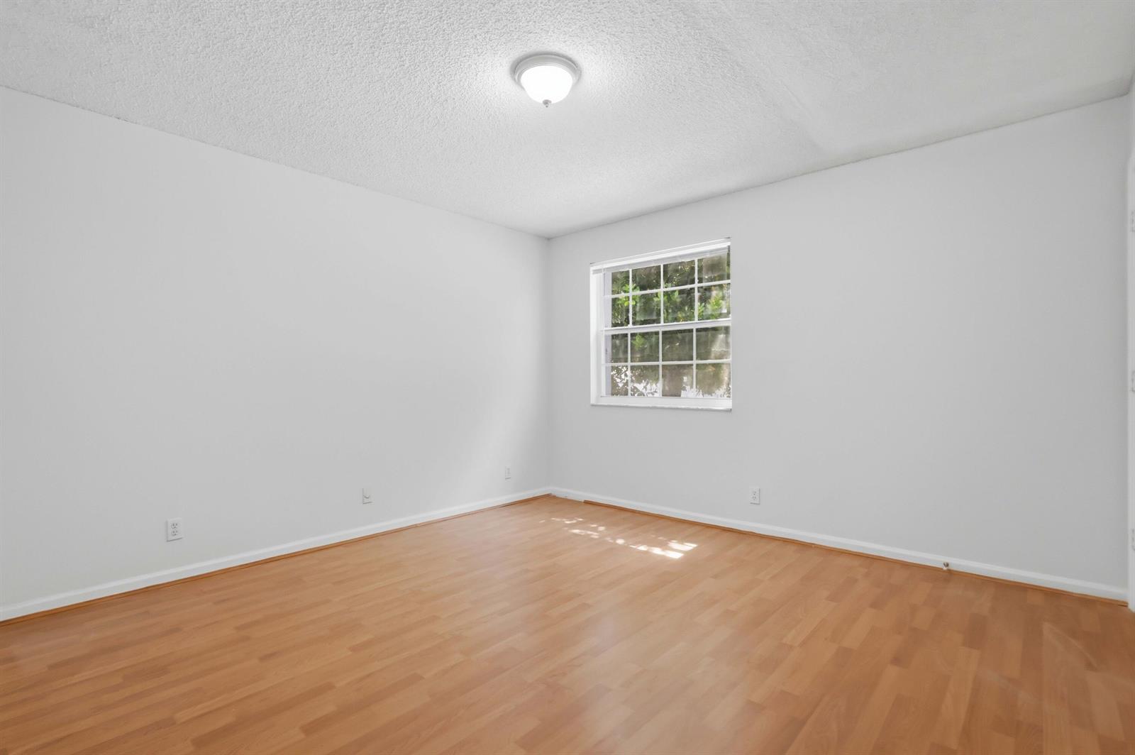 9516 NW 8TH Circle