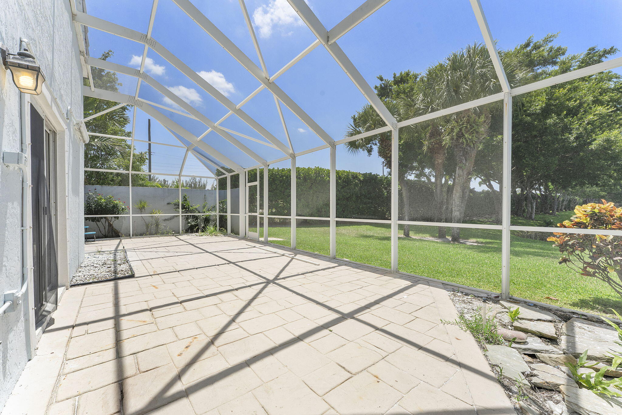 897 Dickens Place
