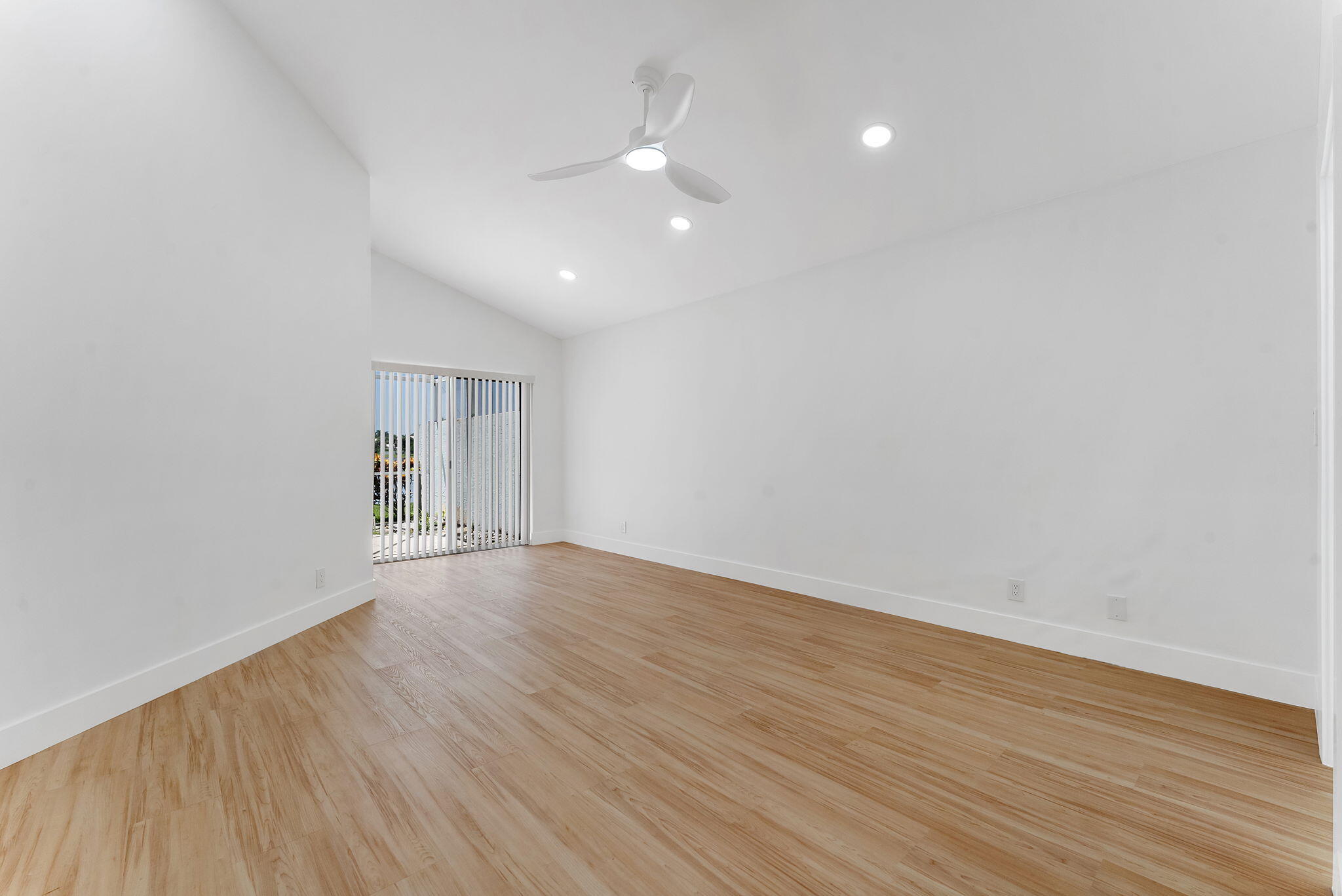 897 Dickens Place