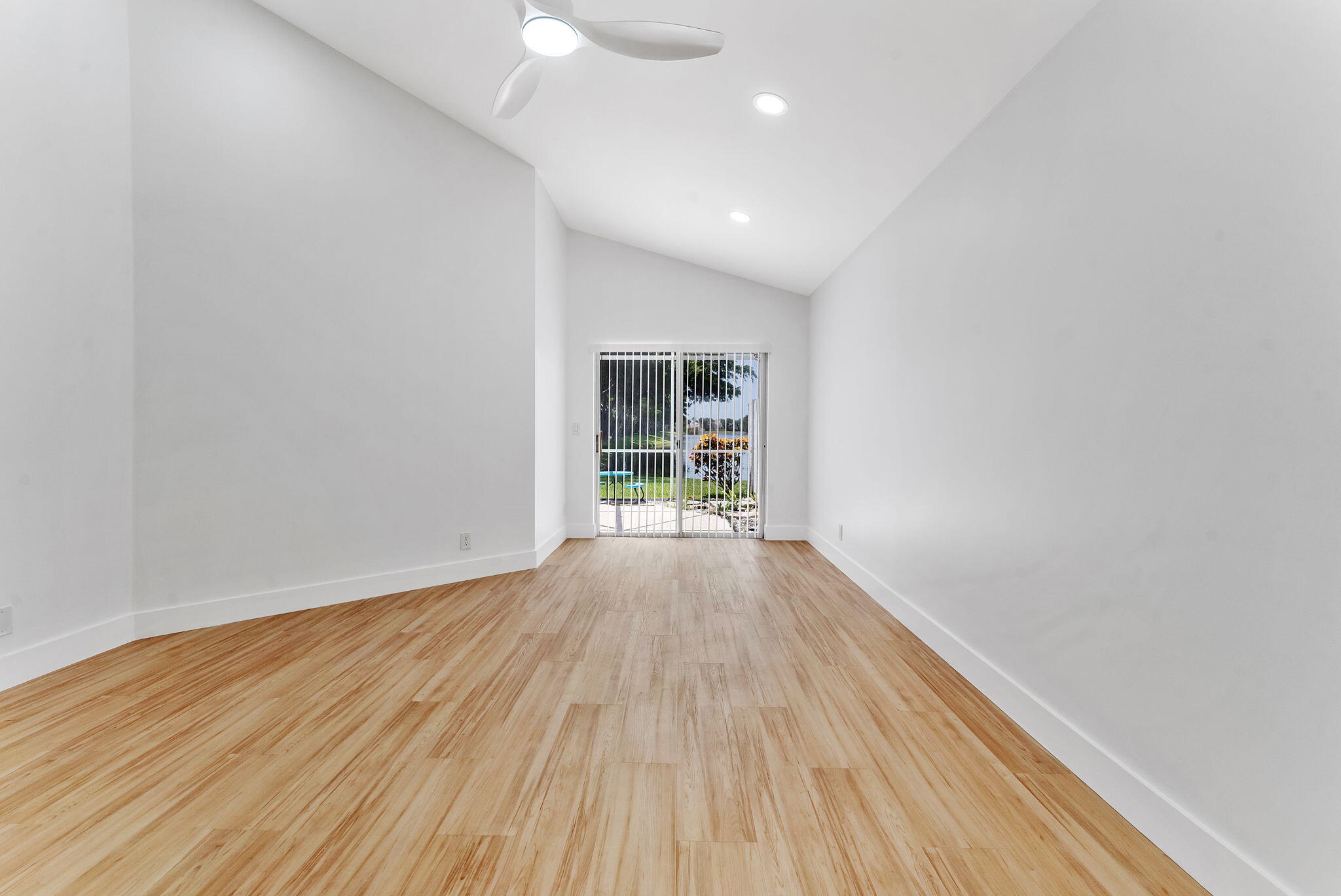 897 Dickens Place