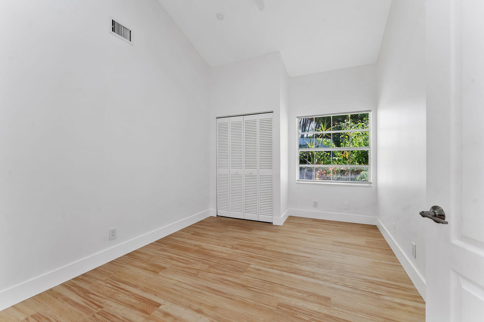897 Dickens Place