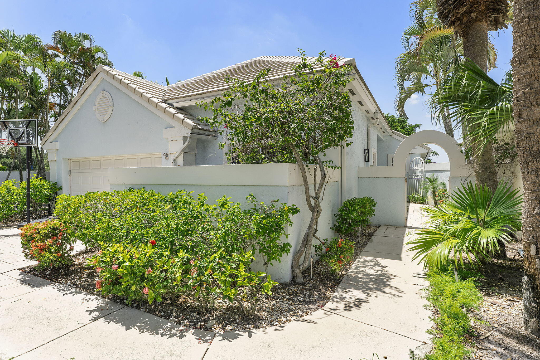 897 Dickens Place