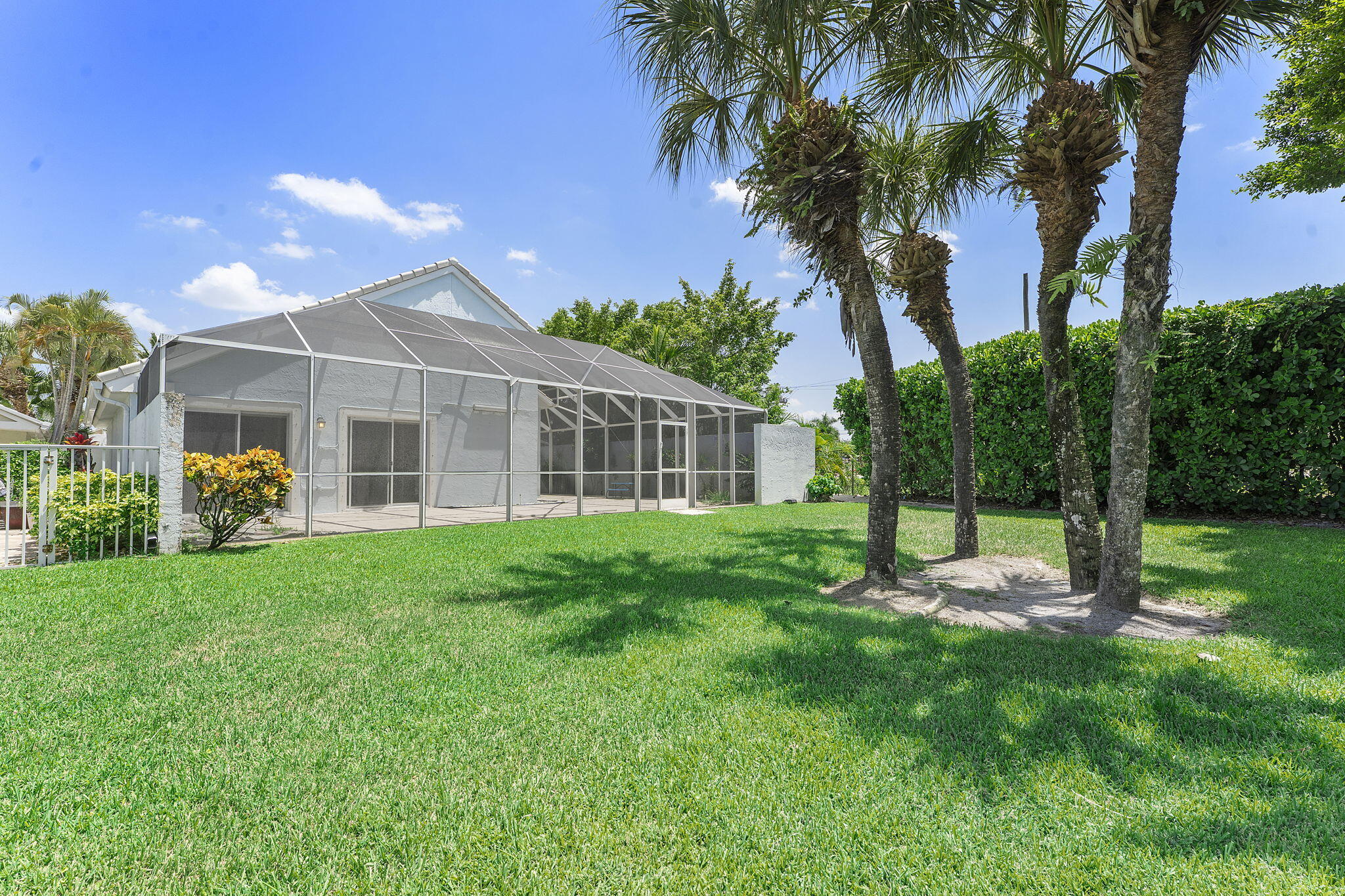 897 Dickens Place