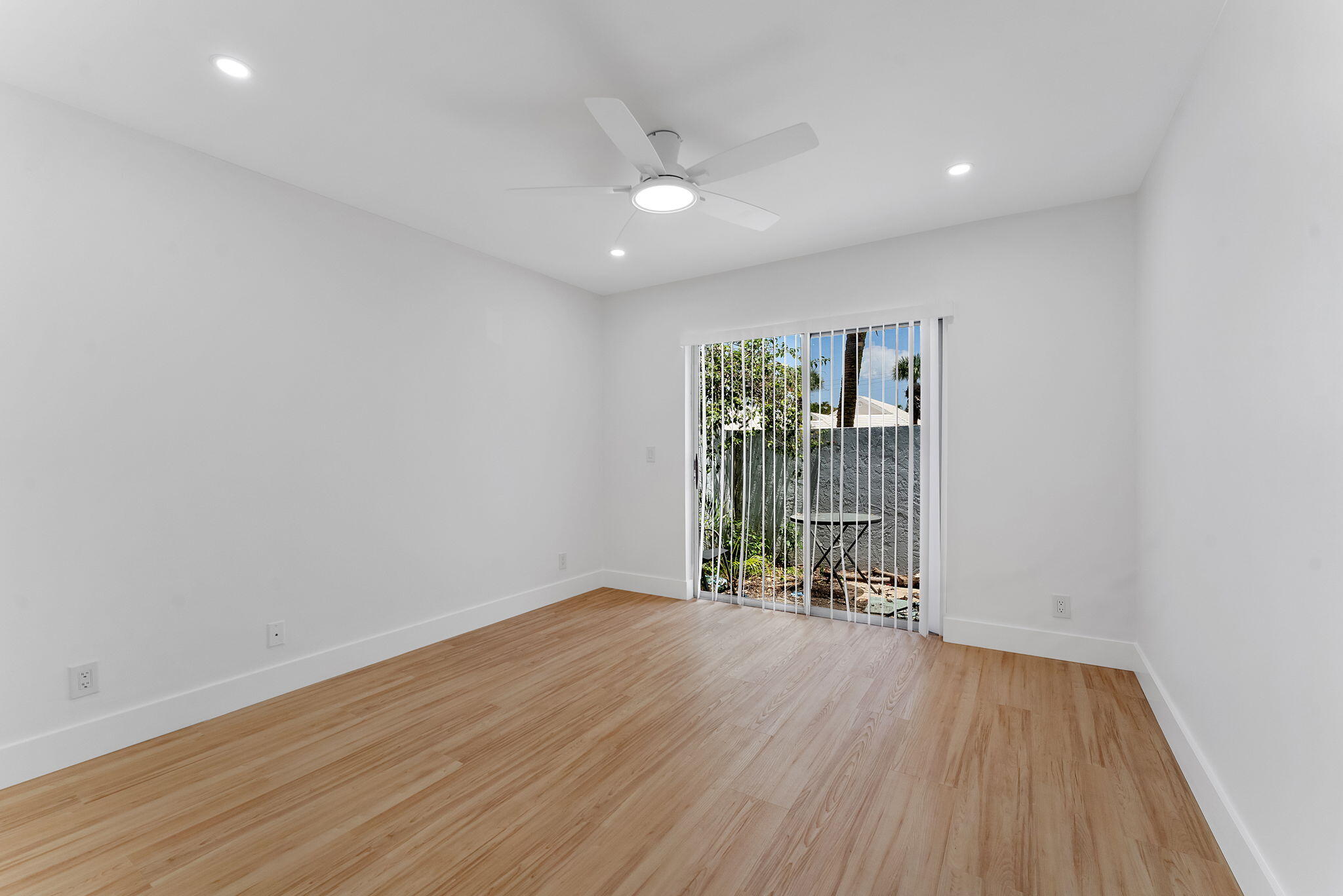 897 Dickens Place