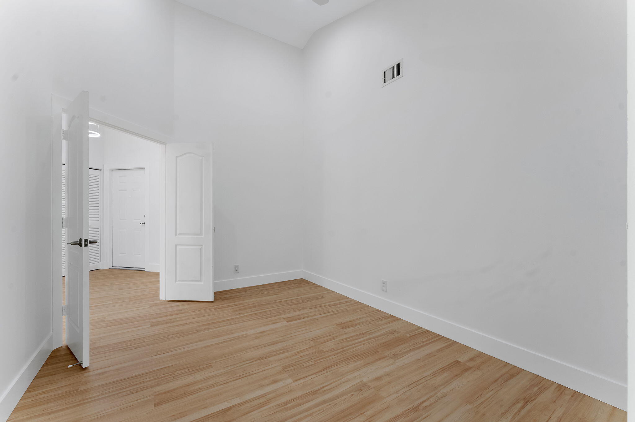 897 Dickens Place