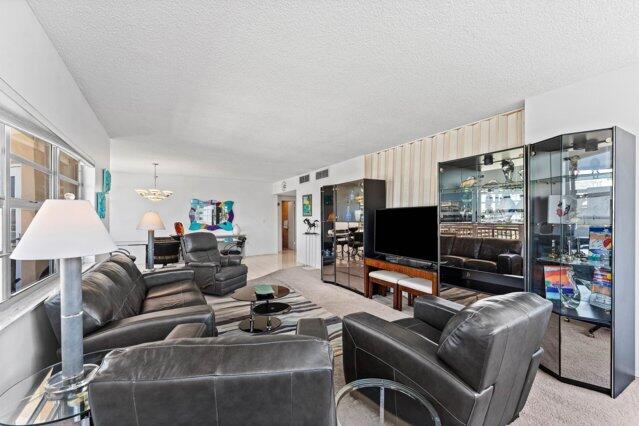1980 S OCEAN Drive 18Q