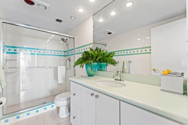 1980 S OCEAN Drive 18Q