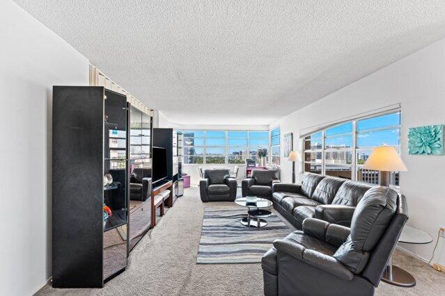 1980 S OCEAN Drive 18Q
