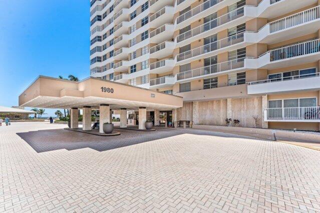 1980 S OCEAN Drive 18Q