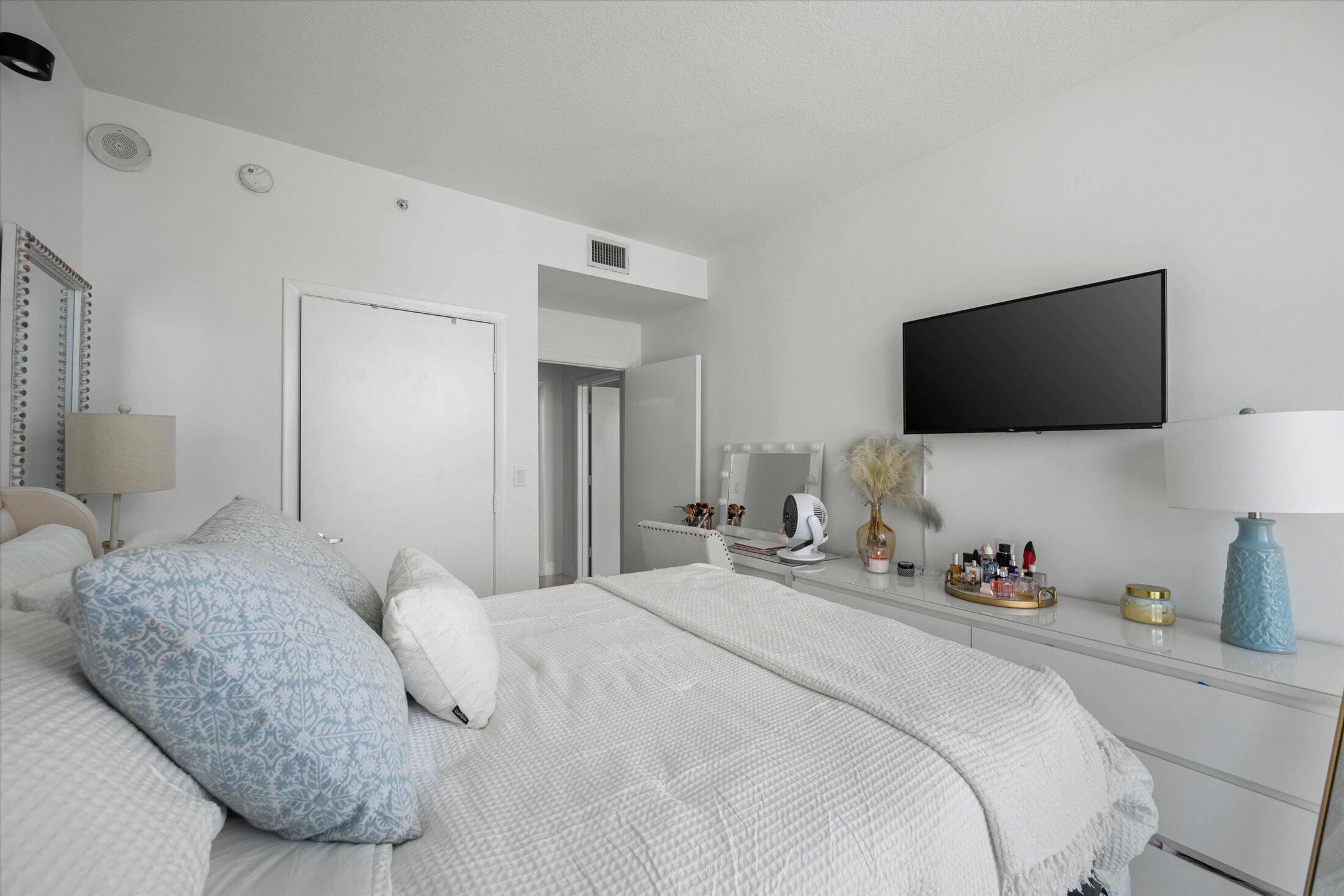 1900 N Bayshore Drive 2312