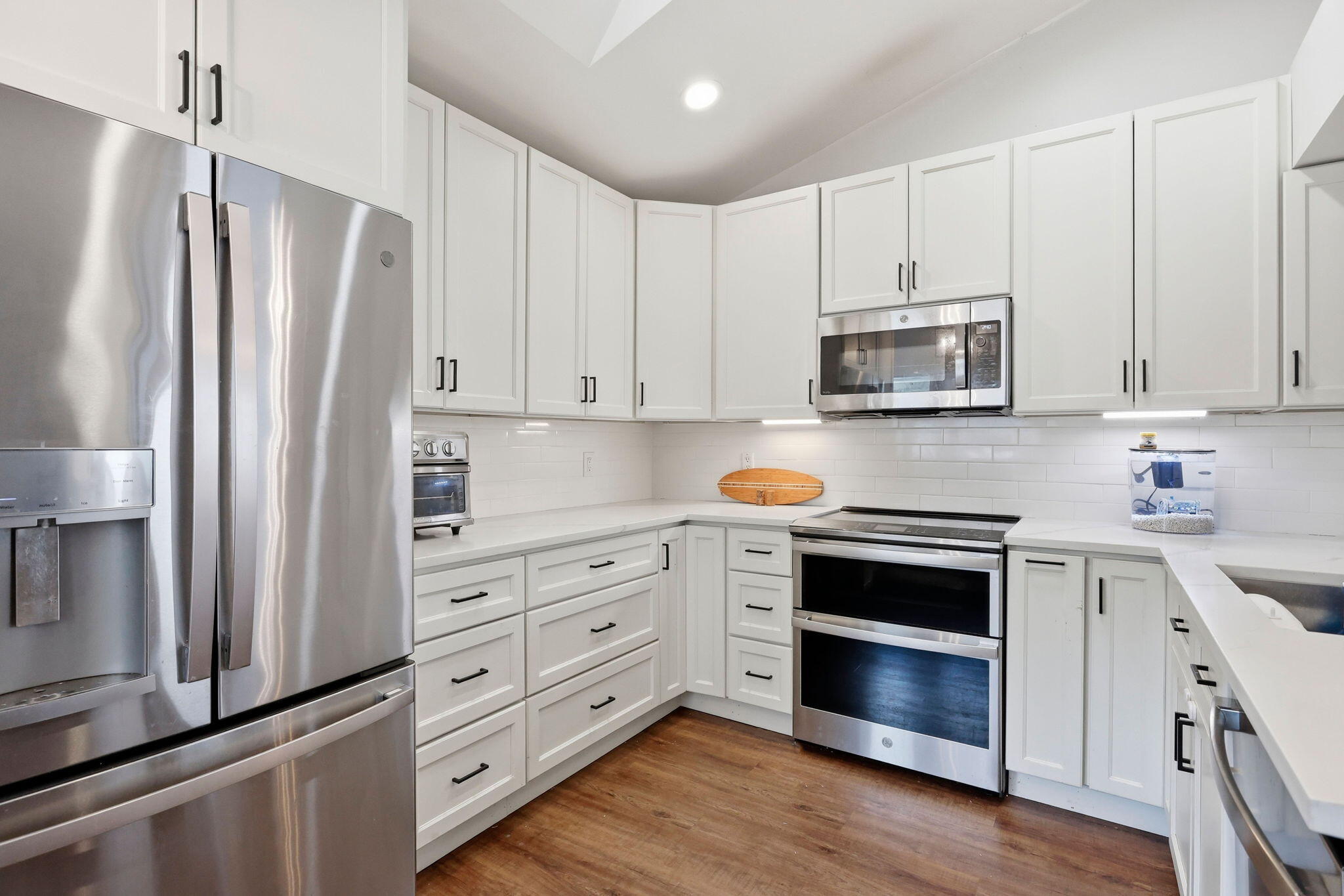 944 Dickens Place