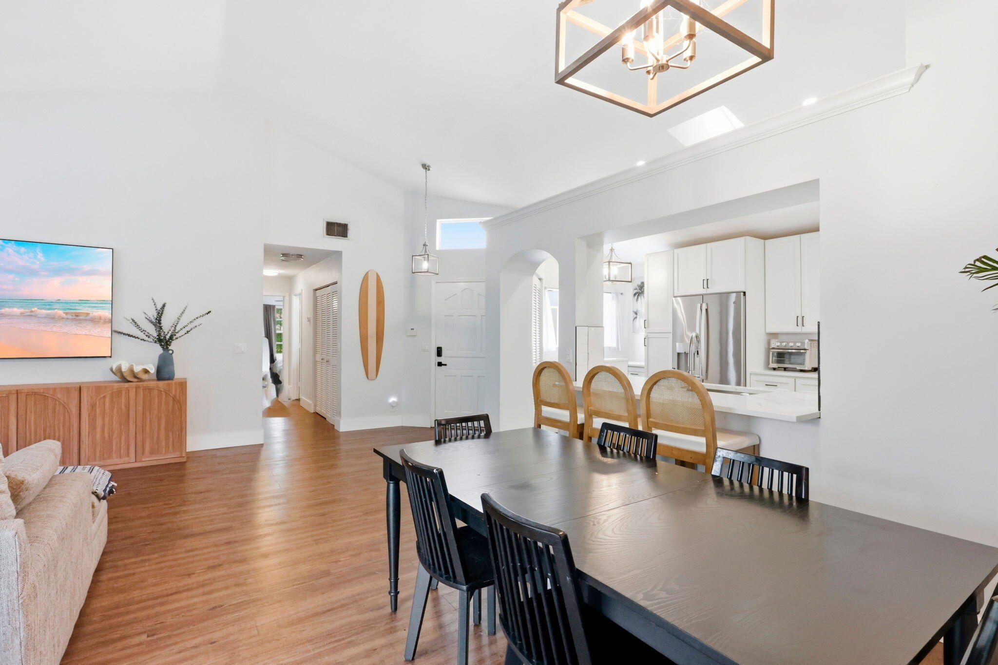 944 Dickens Place