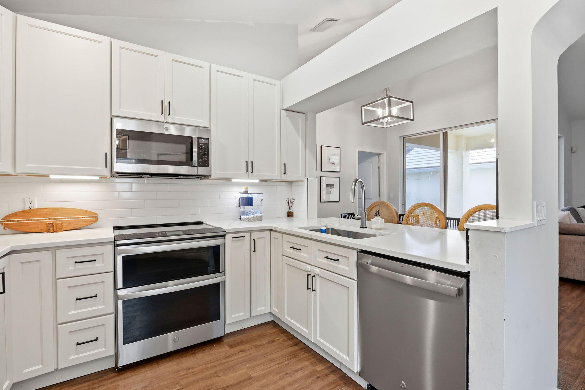 944 Dickens Place