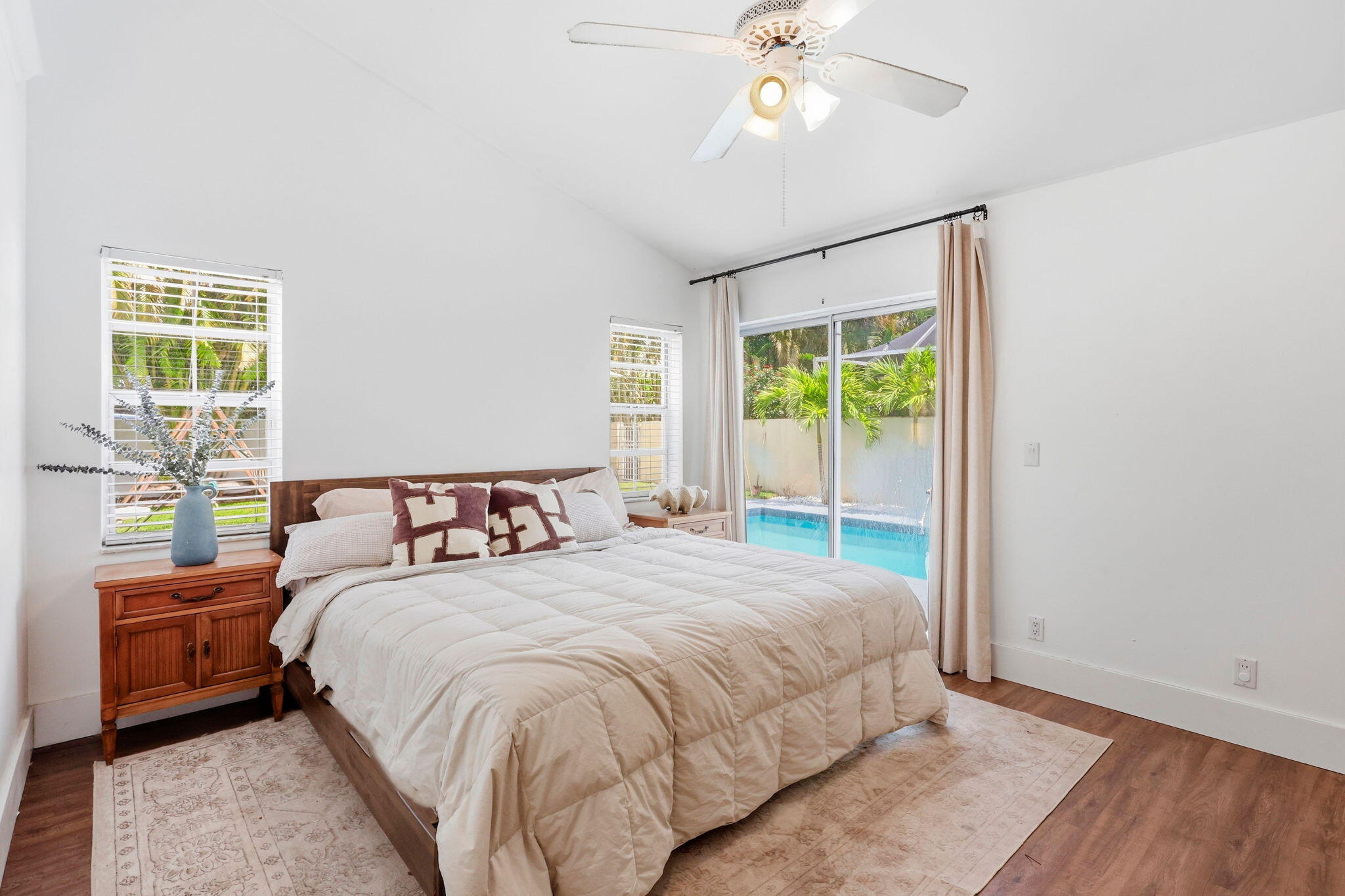 944 Dickens Place