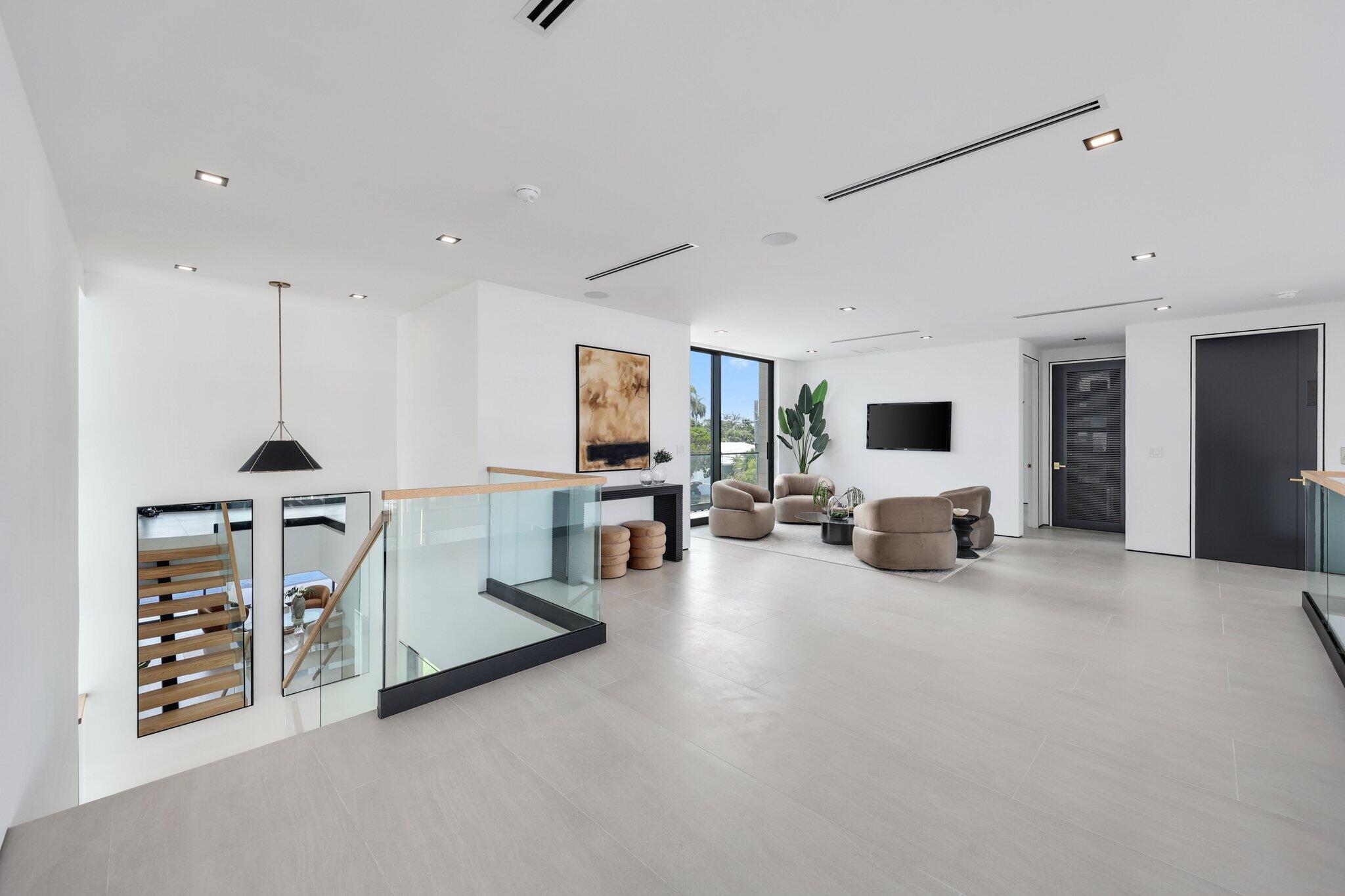 2825 NE 27TH Street