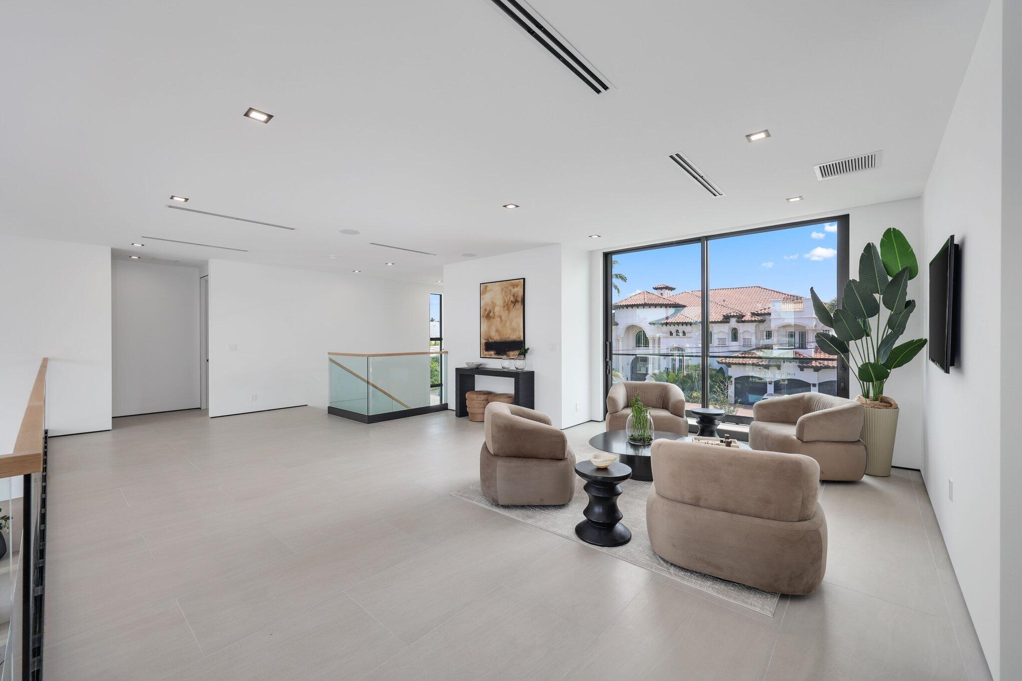 2825 NE 27TH Street