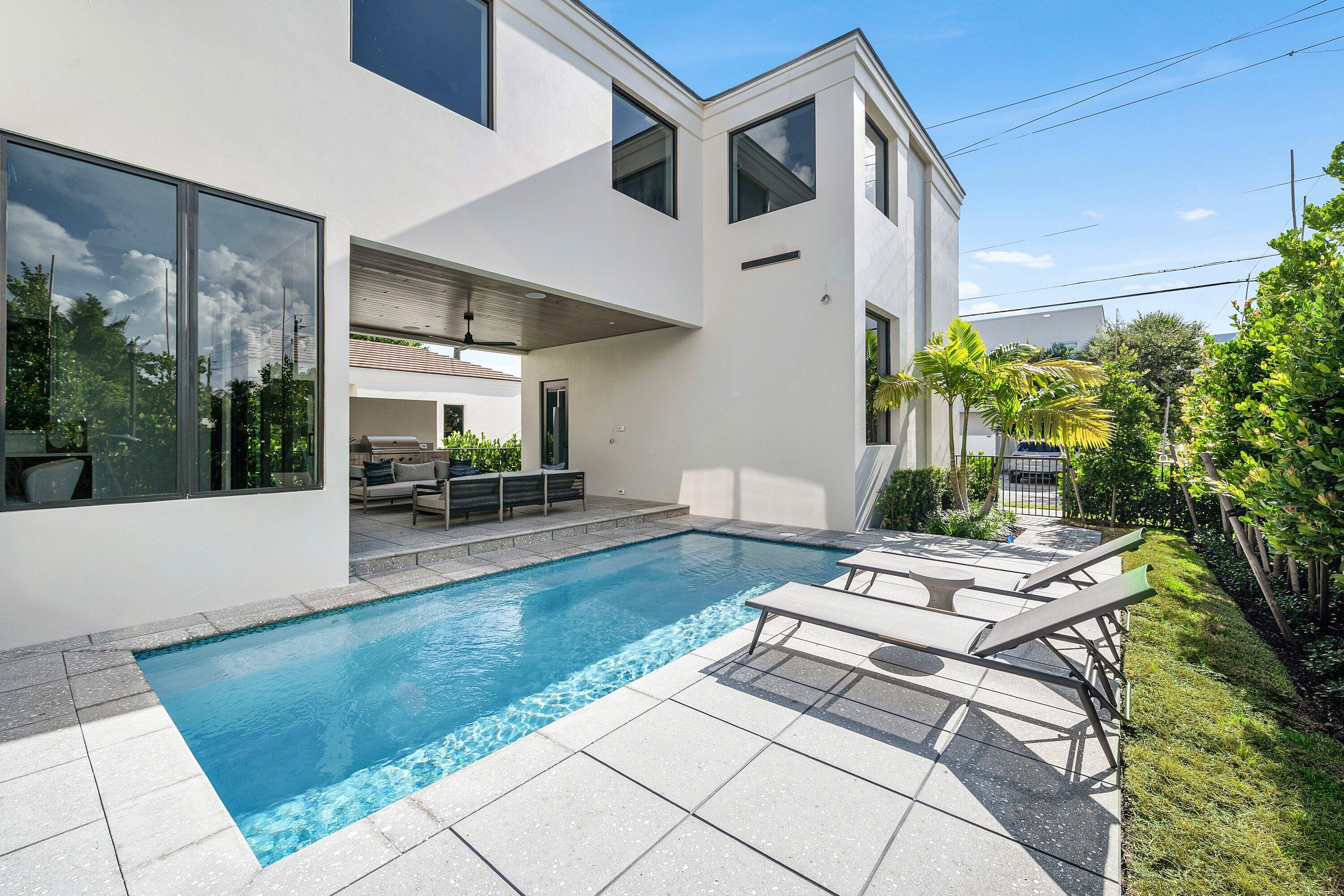 521 SE 4TH Avenue