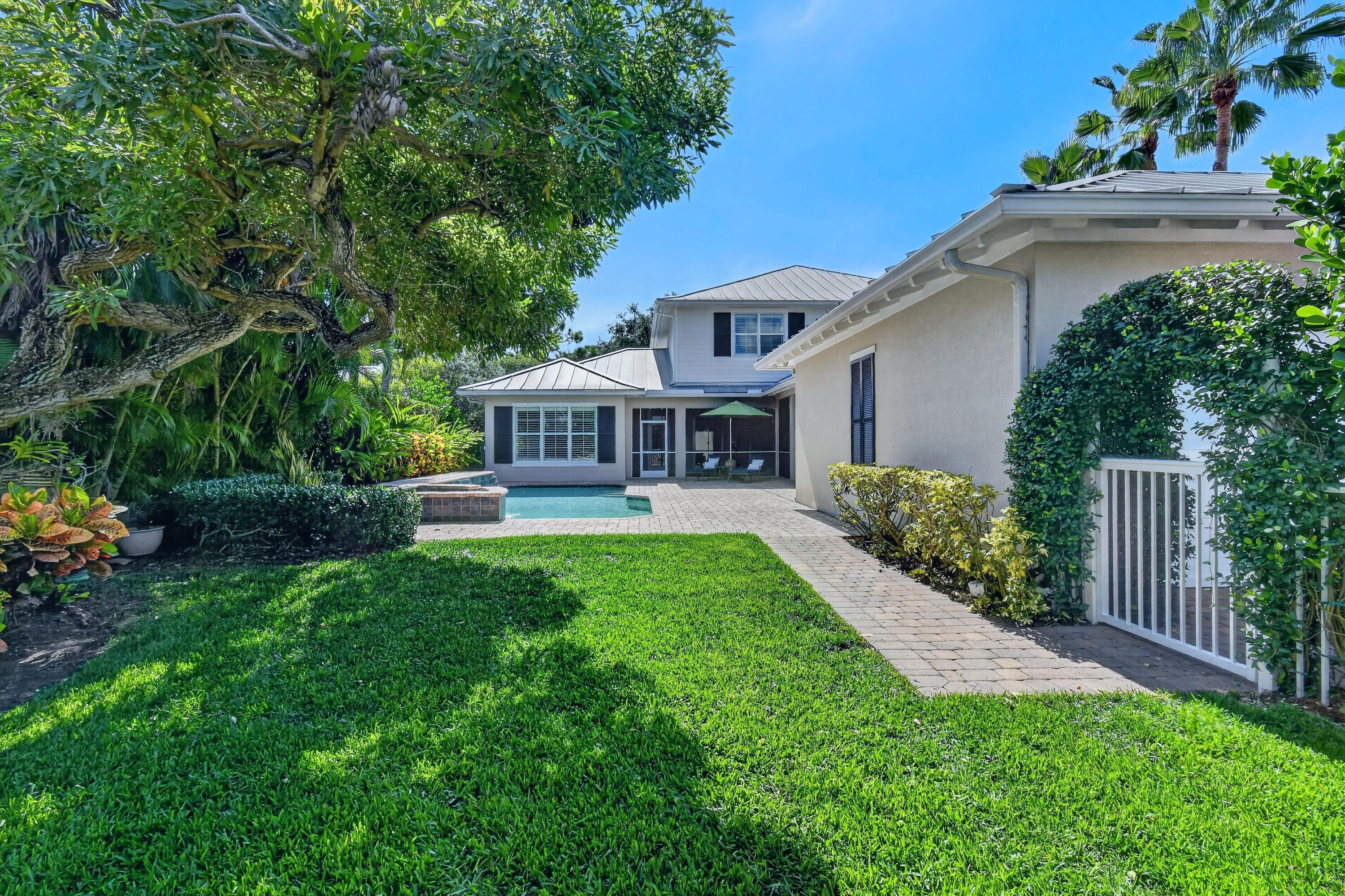 2664 Greenway Drive