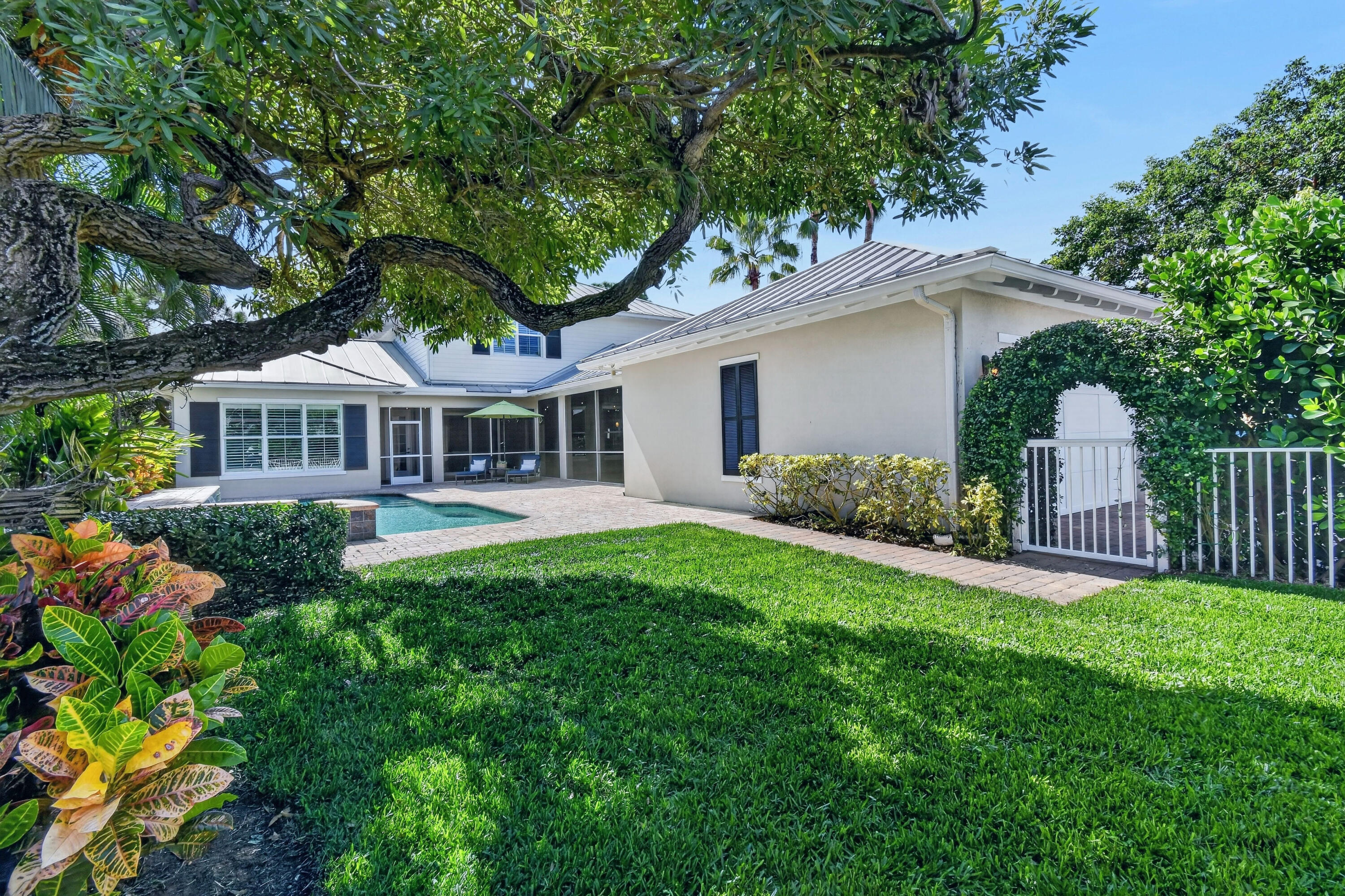 2664 Greenway Drive