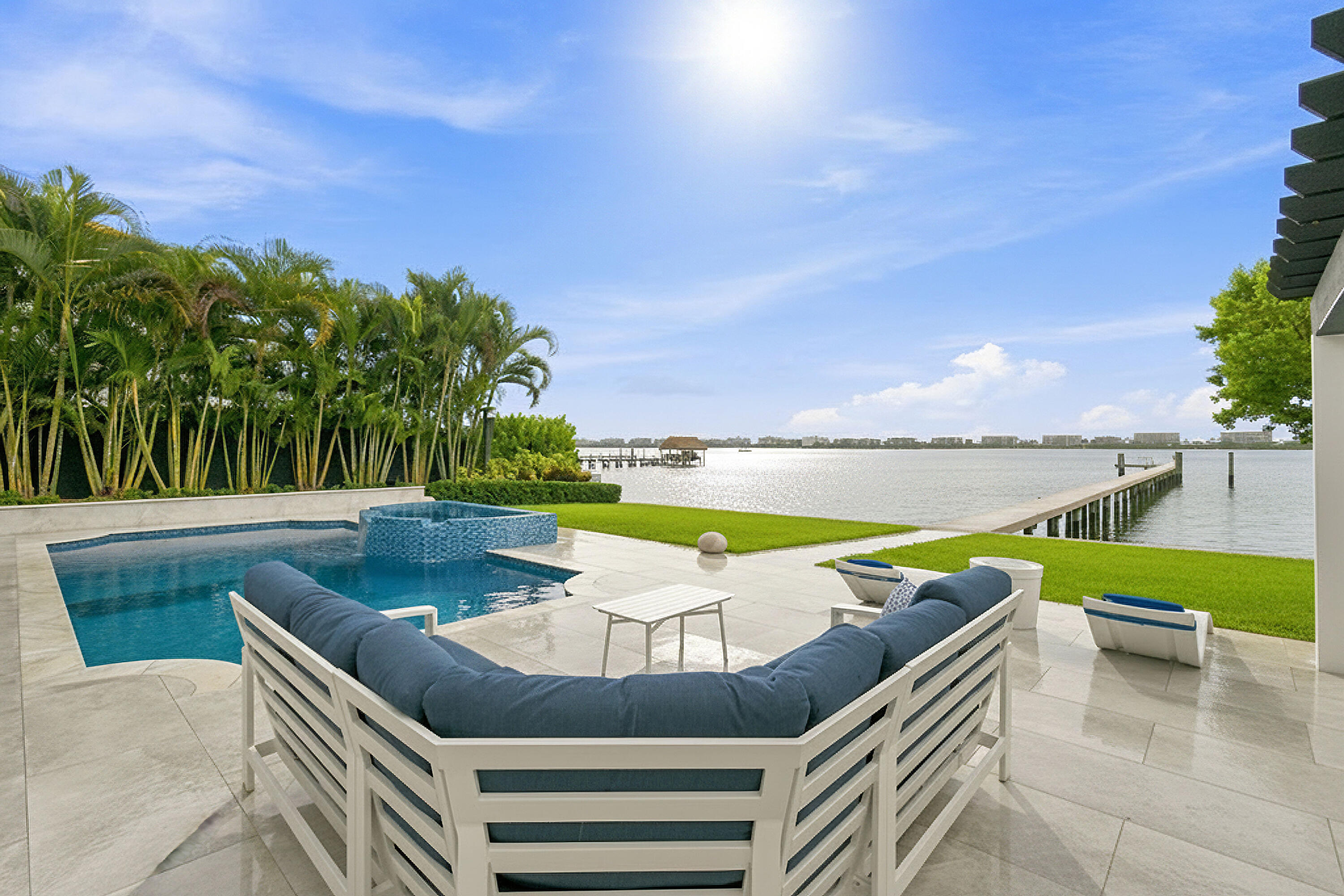 3 Lakeside Palms Court