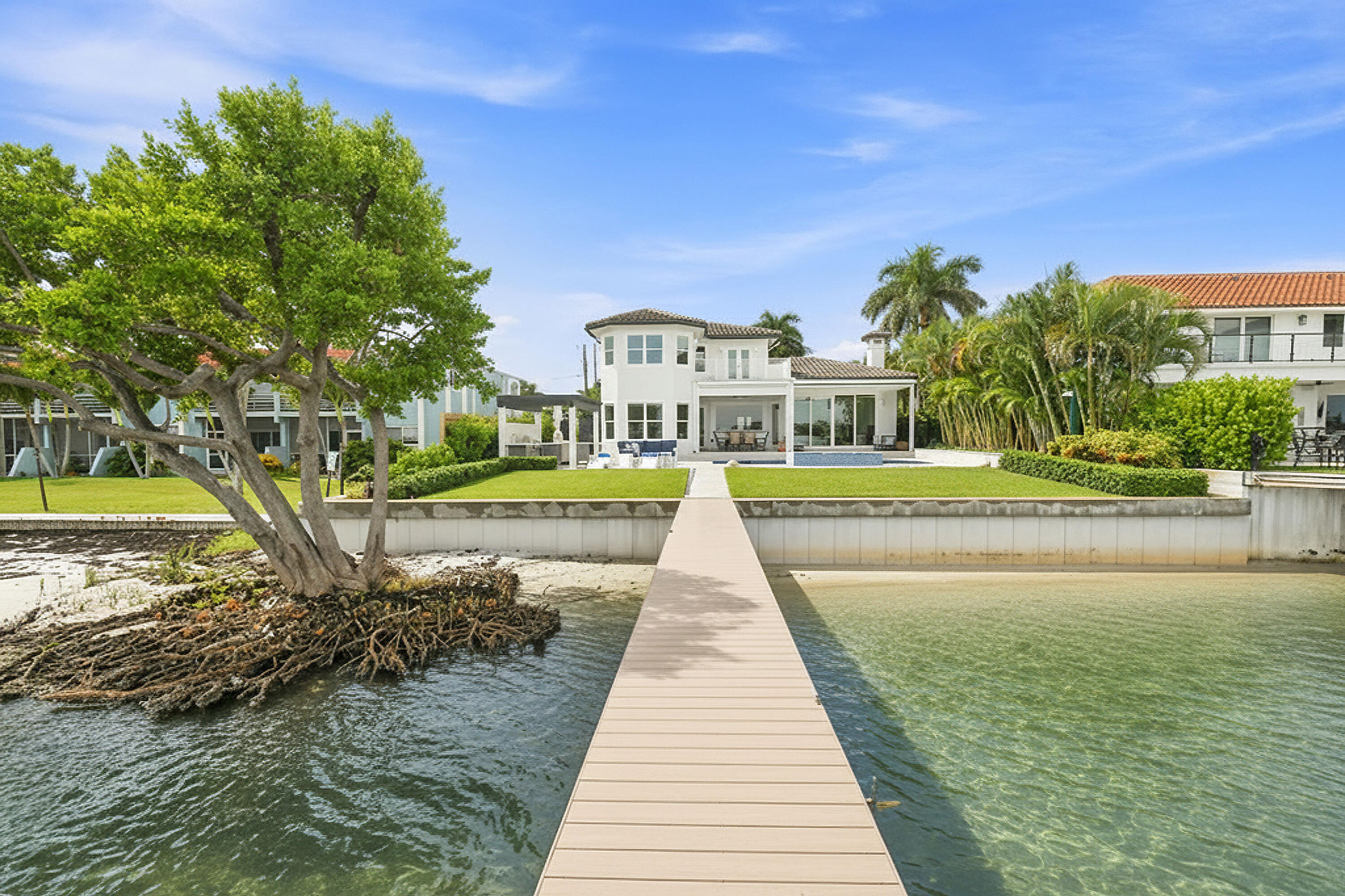 3 Lakeside Palms Court