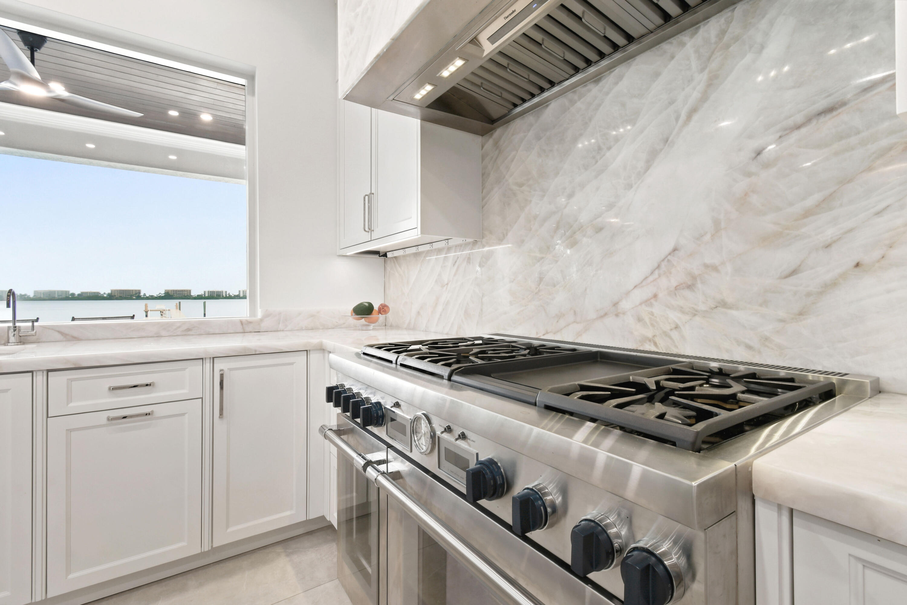 3 Lakeside Palms Court