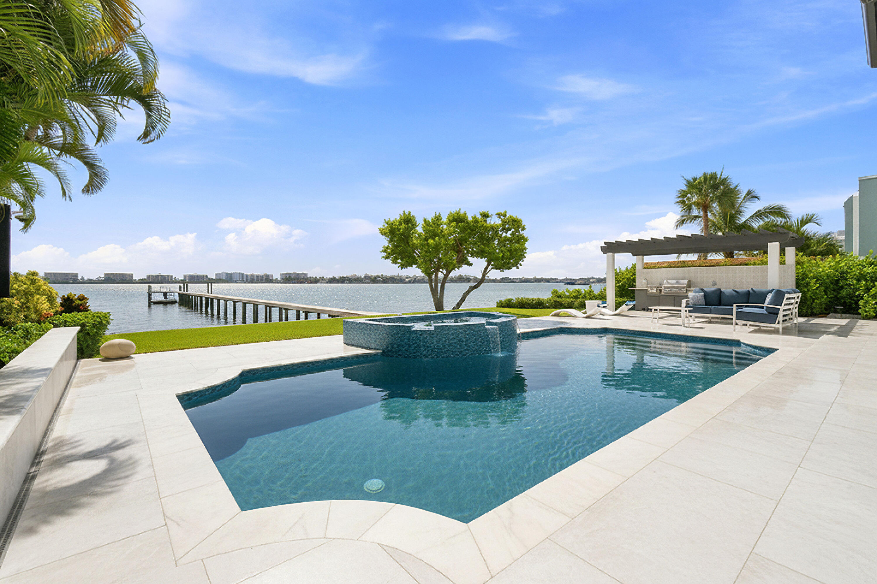 3 Lakeside Palms Court