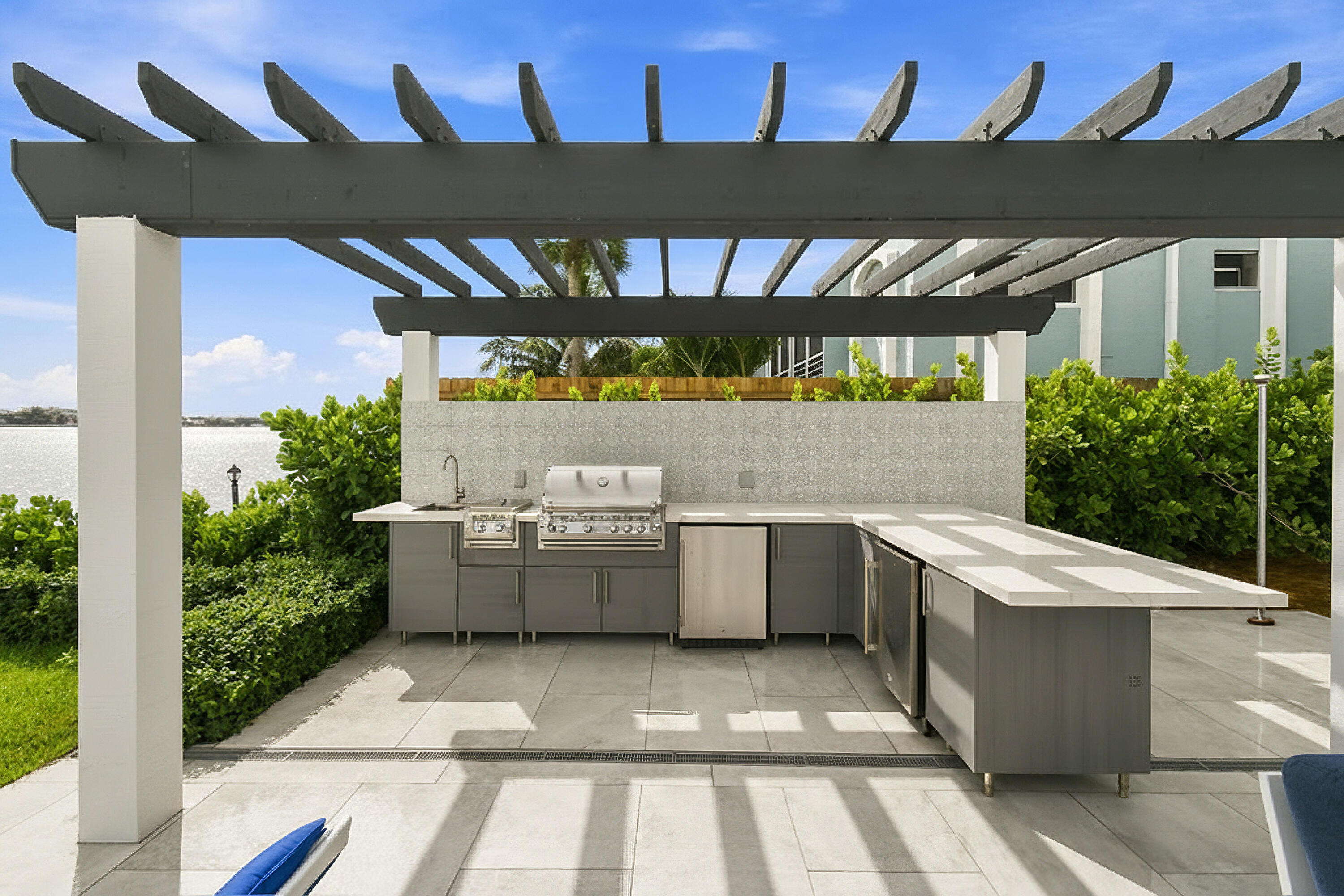 3 Lakeside Palms Court