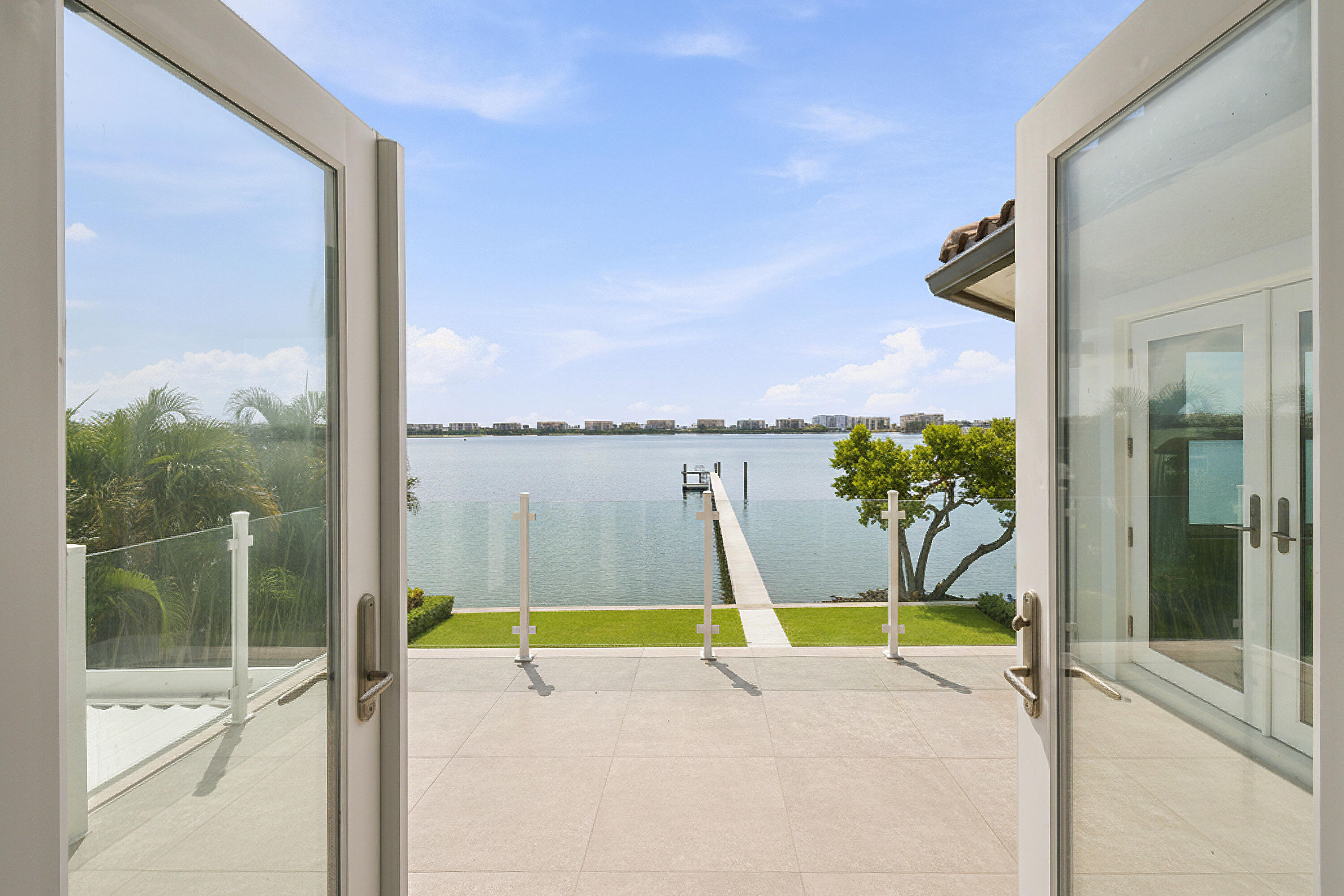 3 Lakeside Palms Court