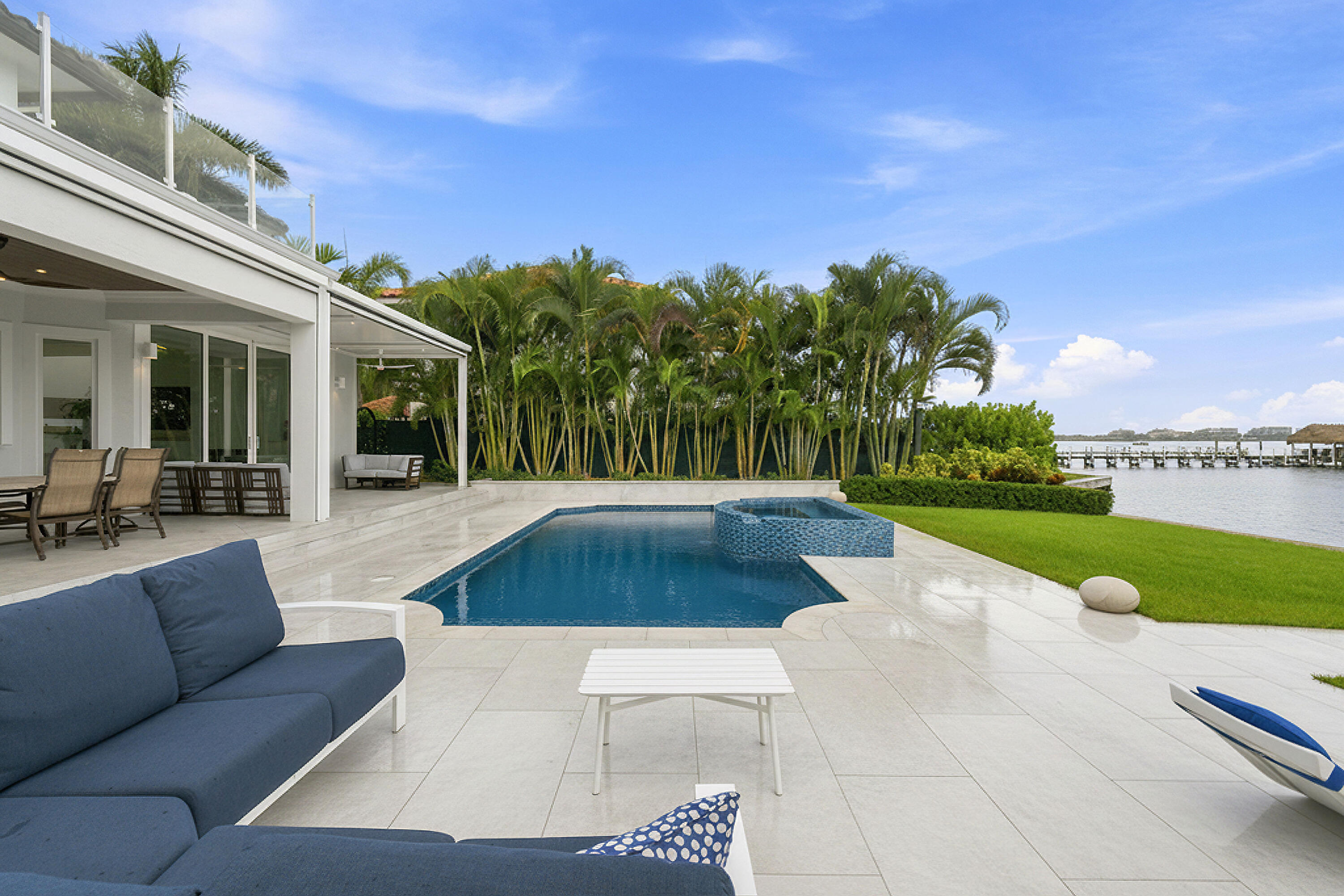 3 Lakeside Palms Court