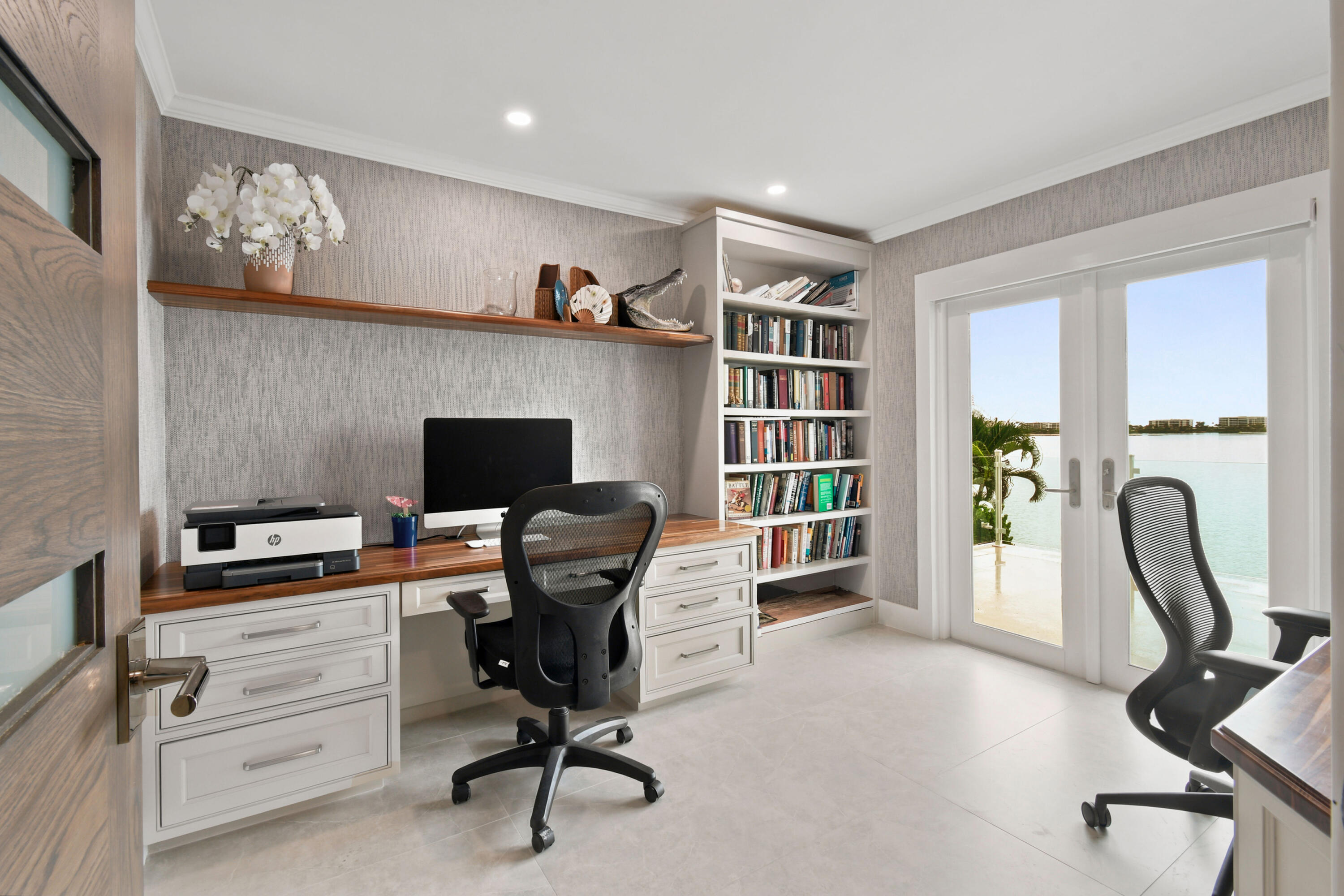 3 Lakeside Palms Court
