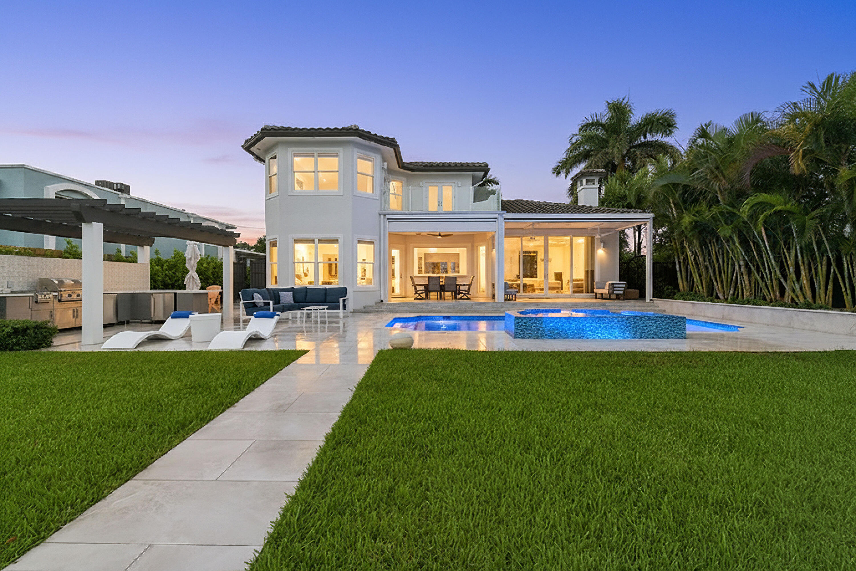 3 Lakeside Palms Court