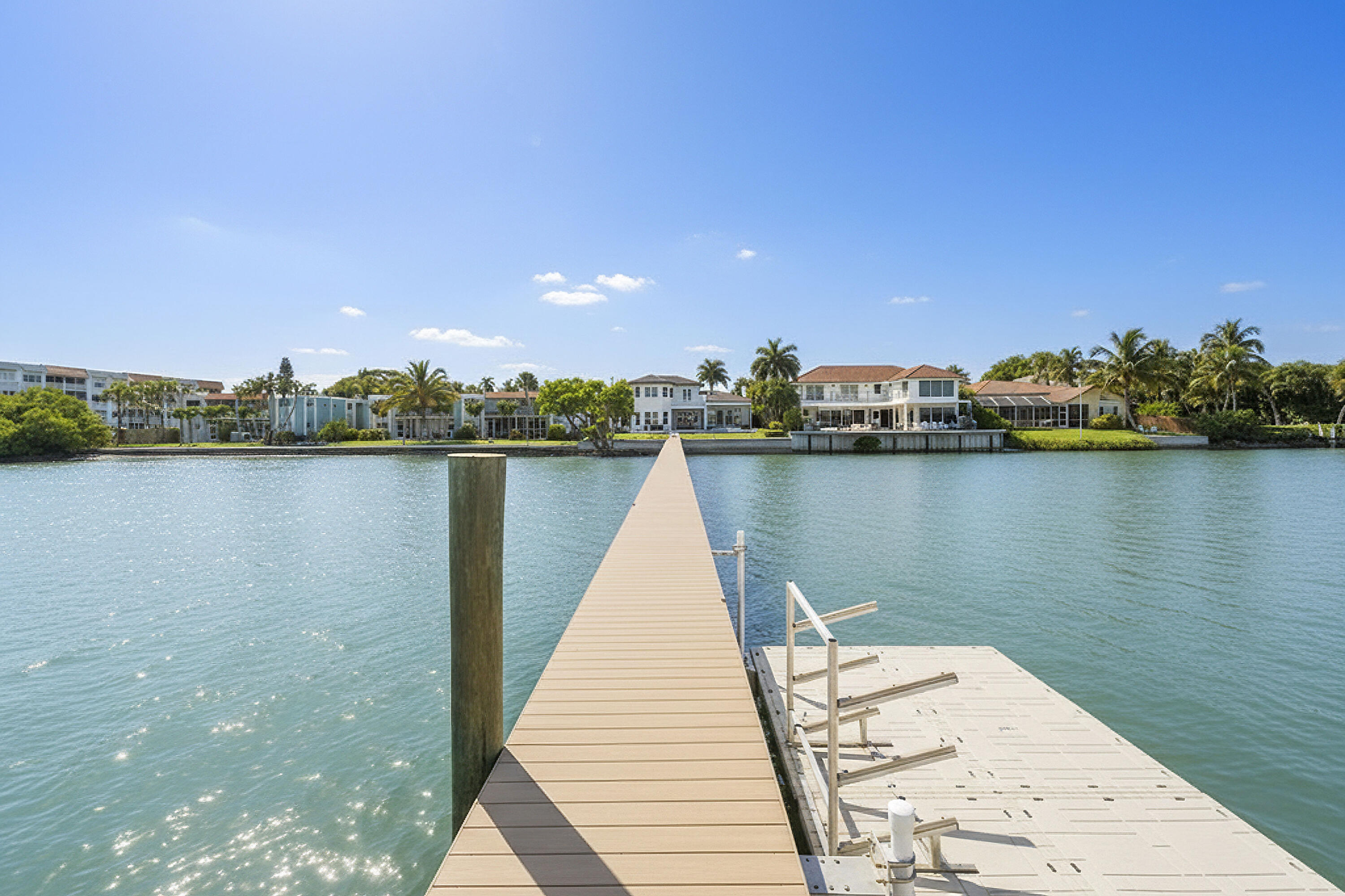 3 Lakeside Palms Court