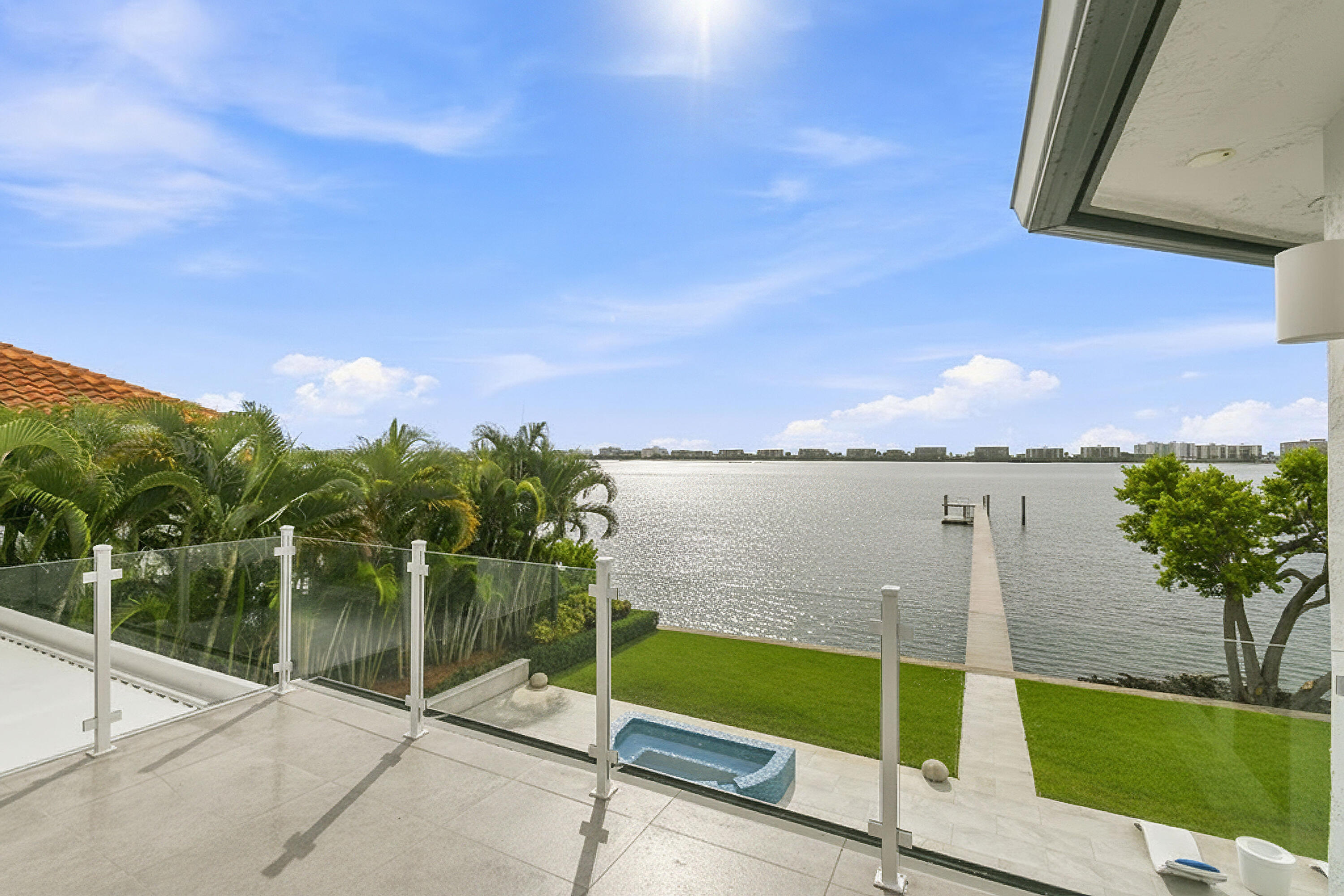 3 Lakeside Palms Court