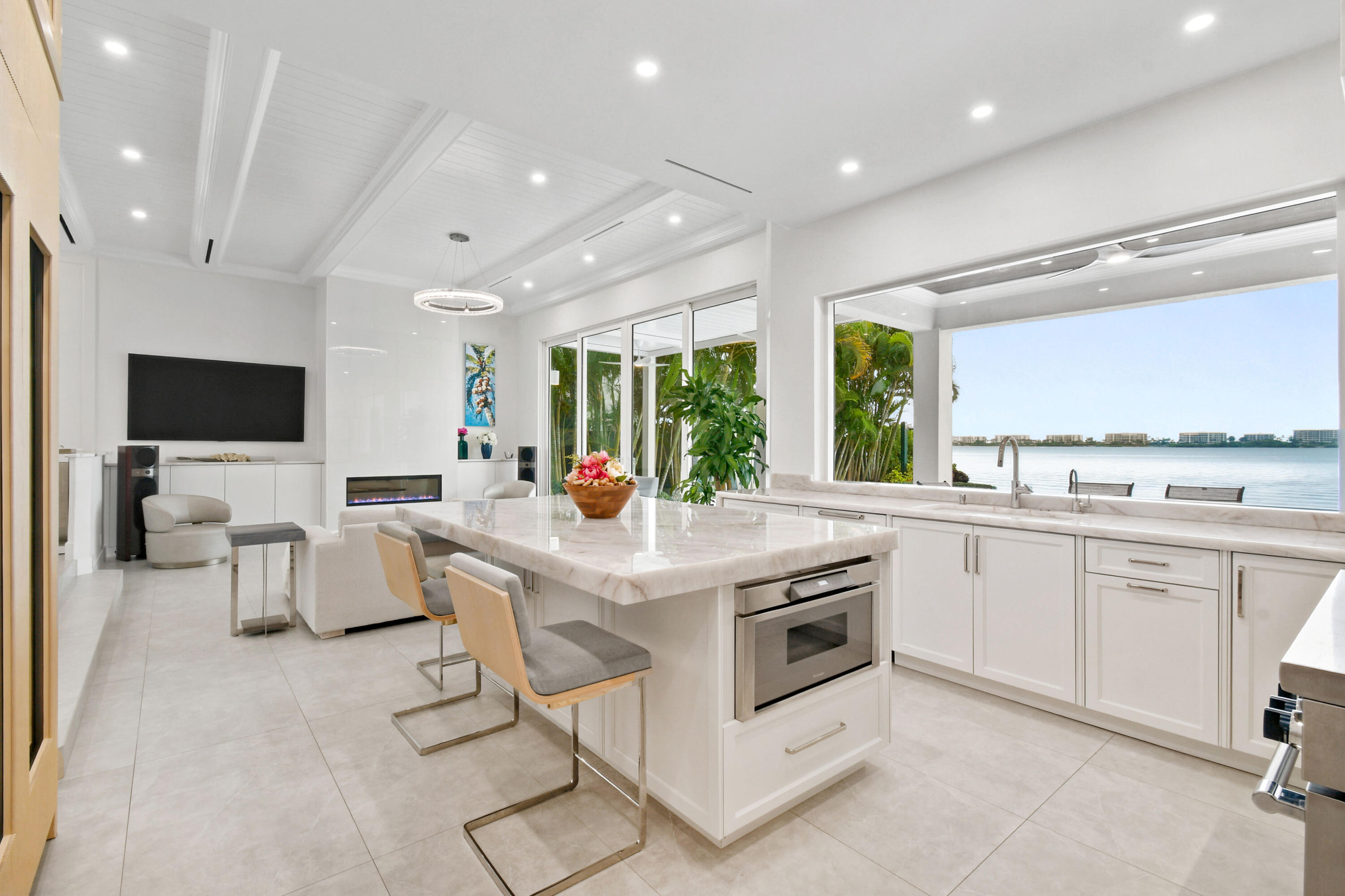 3 Lakeside Palms Court