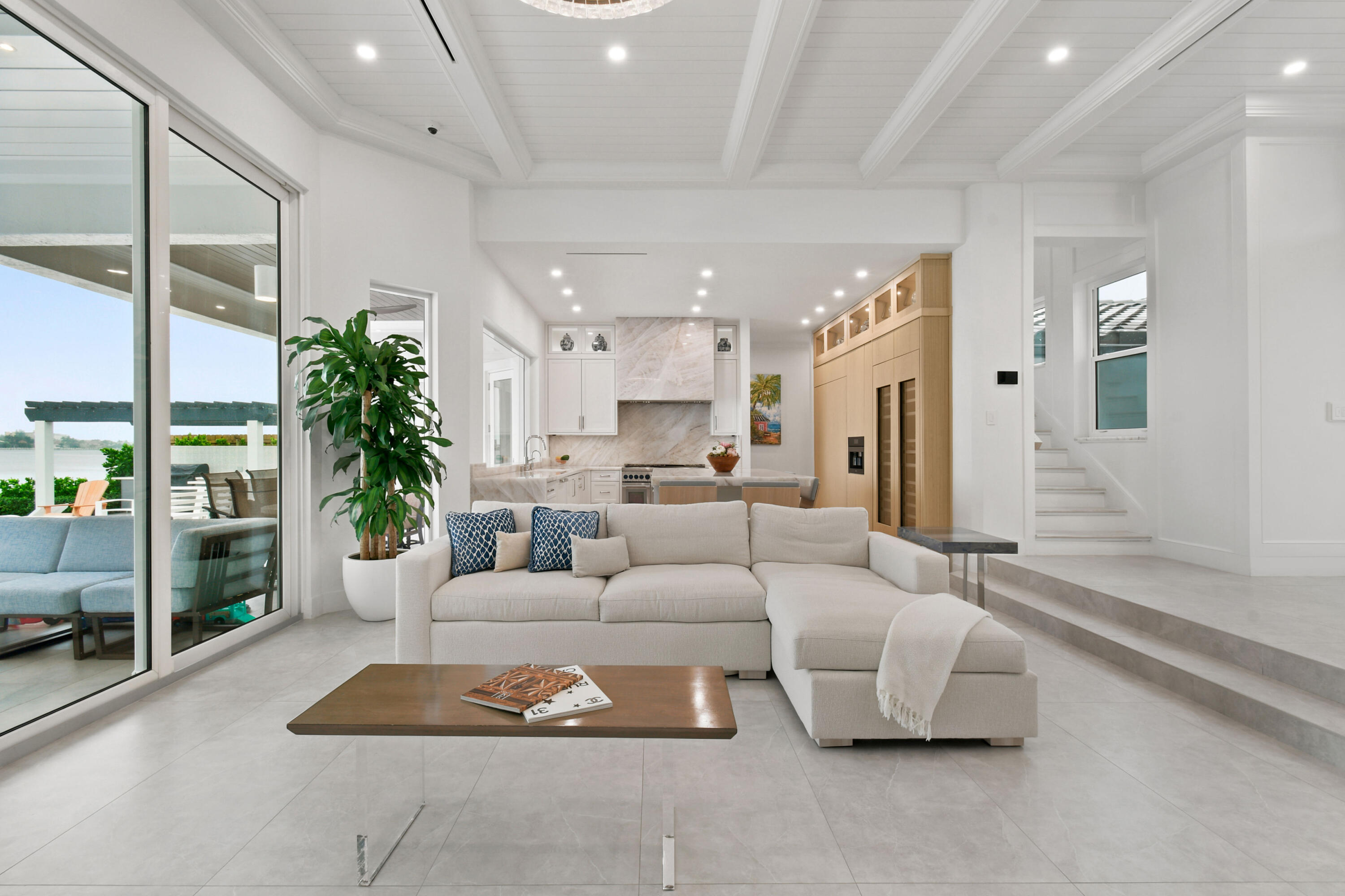 3 Lakeside Palms Court